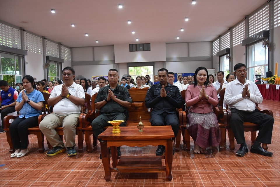กิจกรรมส่งเสริมพระพุทธศาสนา เนื่องในเทศกาลวันอาสาฬหบูชาและเข้าพรรษา ประจำปี 2566 
วันที่ 27 กรกฎาคม  พ.ศ. 2566 เวลา 08:30 น.
เทศบาลตำบลตันหยงมัส นำ โดย นายประเสริฐ แซ่ฮ่อ นายกเทศมนตรีตำบลตันหยงมัส , นายณัฐภัทร จิตนะมงคล ปลัดเทศบาล, นายนพพร จันทร์แก้ว รองปลัดเทศบาล, ผู้อำนวยการกอง/ฝ่าย พนักงานเทศบาล ร่วมเป็นเจ้าภาพถวายเทียนพรรษา ณ วันสังฆสิทธาราม
และกิจกรรมส่งเสริมพระพุทธศาสนา เนื่องในเทศกาลวันอาสาฬหบูชาและเข้าพรรษา ประจำปี 2566  โดยมีนายวิมุตติ  อำนักมณี นายอำเภอระแงะ เป็นประธานในพิธีปล่อยขบวนรถแห่เทียนพรรษา ร่วมกับผกก.สภ.ระแงะ,วัฒนธรรมอำเภอระแงะ,หัวหน้าส่วนราชการ,รัฐวิสาหกิจ, องค์การปกครองส่วนท้องถิ่น, สถานศึกษา และพุทธศาสนิกชน ร่วมในพิธี ณ ที่ว่าการอำเภอระแงะ จังหวัดนราธิวาส พร้อมร่วมแห่เทียนพรรษาไปถวายวัดในพื้นที่อำเภอระแงะ จำนวน 6  แห่ง ได้แก่  วัดตันหยงมัส,วัดสังฆสิทธาราม,วัดชัยรัตนาราม (วัดบ้านไทย),วัดชลธาราวาส (วัดร่อน),วัดตันติการาม (วัดตอหลัง)  และ วัดป่าไผ่