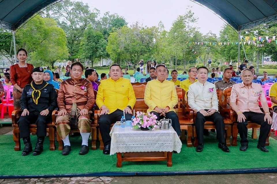 เมื่อวันที่ 27 พ.ย.66  ณ สวนวัชระอุทยานเทศบาลตำบลตันหยงมัส เทศบาลตำบลตันหยงมัส จัดโครงการสืบสานประเพณีวันลอยกระทง  ประจำปี 2566 เพื่อส่งเสริมอนุรักษ์ศิลปะวัฒนธรรมและร่วมกันสืบสานประเพณีวัฒนธรรมอันดีงามของประเพณีลอยกระทงให้คงอยู่สืบไป
โดยมี นายปรีชา นวลน้อย รองผู้ว่าราชการจังหวัดนราธิวาส เป็นประธานในพิธีเปิด และ ส่วนราชการ ภาคเอกชน และประชาชนร่วมในพื้นที่ เข้ากิจกรรมครั้งนี้