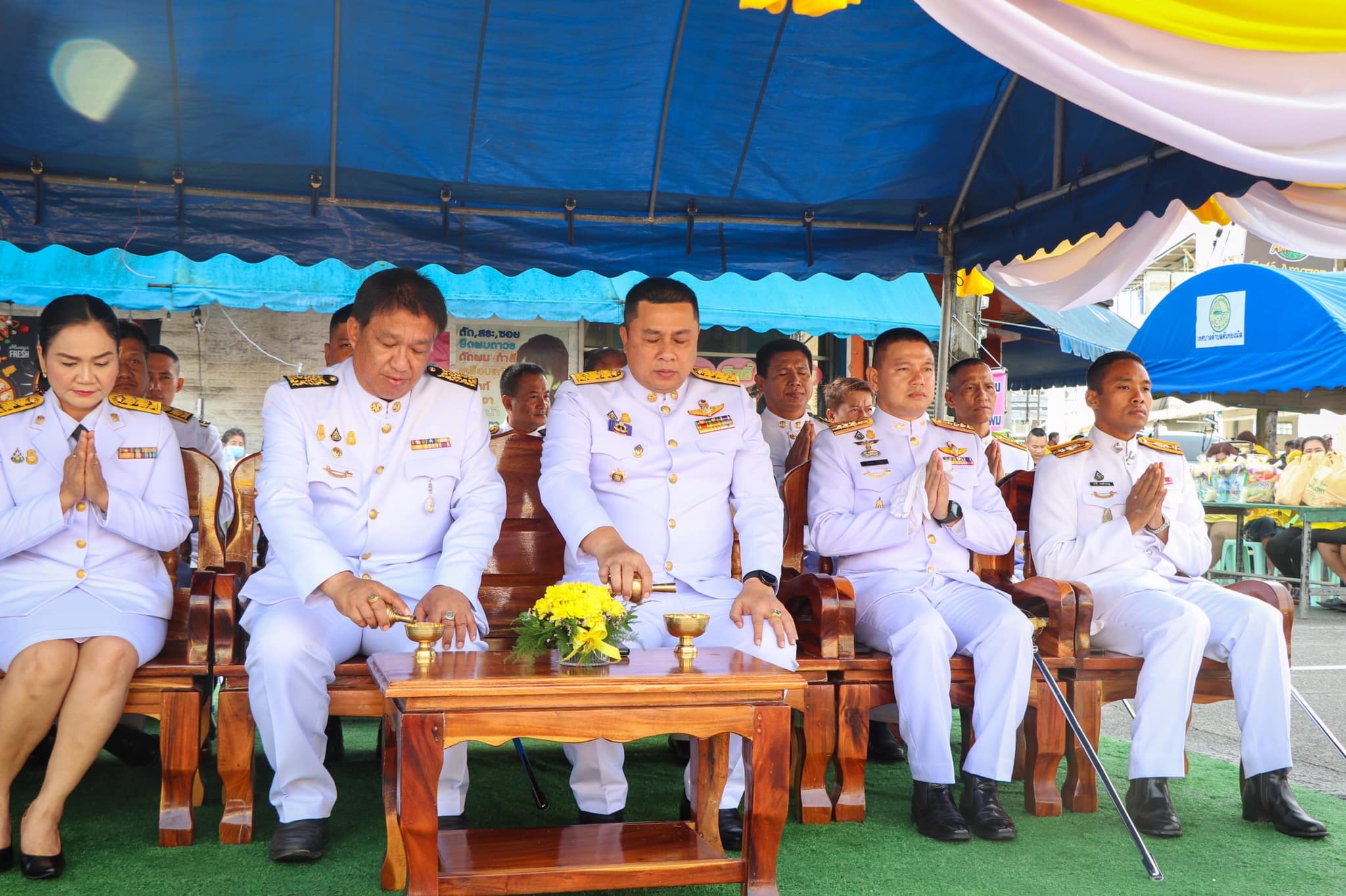 พิธีทำบุญตักบาตรเพื่อถวายพระราชกุศลและน้อมรำลึกเนื่องในวันคล้ายวันพระบรมราชสมภพ พระบาทสมเด็จพระบรมชนกาธิเบศร มหาภูมิพลอดุลยเดชมหาราช บรมนาถบพิตร วันชาติ วันพ่อแห่งชาติ (ในหลวงรัชกาลที่๙)
วันที่ ๕ ธันวาคม ๒๕๖๖ เวลา ๐๗.๐๐ น.
เทศบาลตำบลตันหยงมัส นำโดย นายประเสริฐ แซ่ฮ่อ นายกเทศมนตรีตำบลตันหยงมัส  พร้อมด้วย คณะผู้บริหารเทศบาลฯ ข้าราชการ ตัวแทนหน่วยงานภาครัฐ เอกชน และผู้เข้าร่วมพิธีทุกท่าน 
โดยมี นายวิมุตติ อำนักมณี นายอำเภอระแงะเป็นประธานพิธีตักบาตรถวายพระราชกุศลและน้อมรำลึกเนื่องในวันคล้ายวันวันพระบรมราชสมภพพระบาทสมเด็จพระบรมชนกาธิเบศร มหาภูมิพลอดุลยเดชมหาราช บรมนาถบพิตร (ในหลวงรัชกาลที่๙) ณ บริเวณวงเวียนลองกอง อำเภอระแงะ จังหวัดนราธิวาส