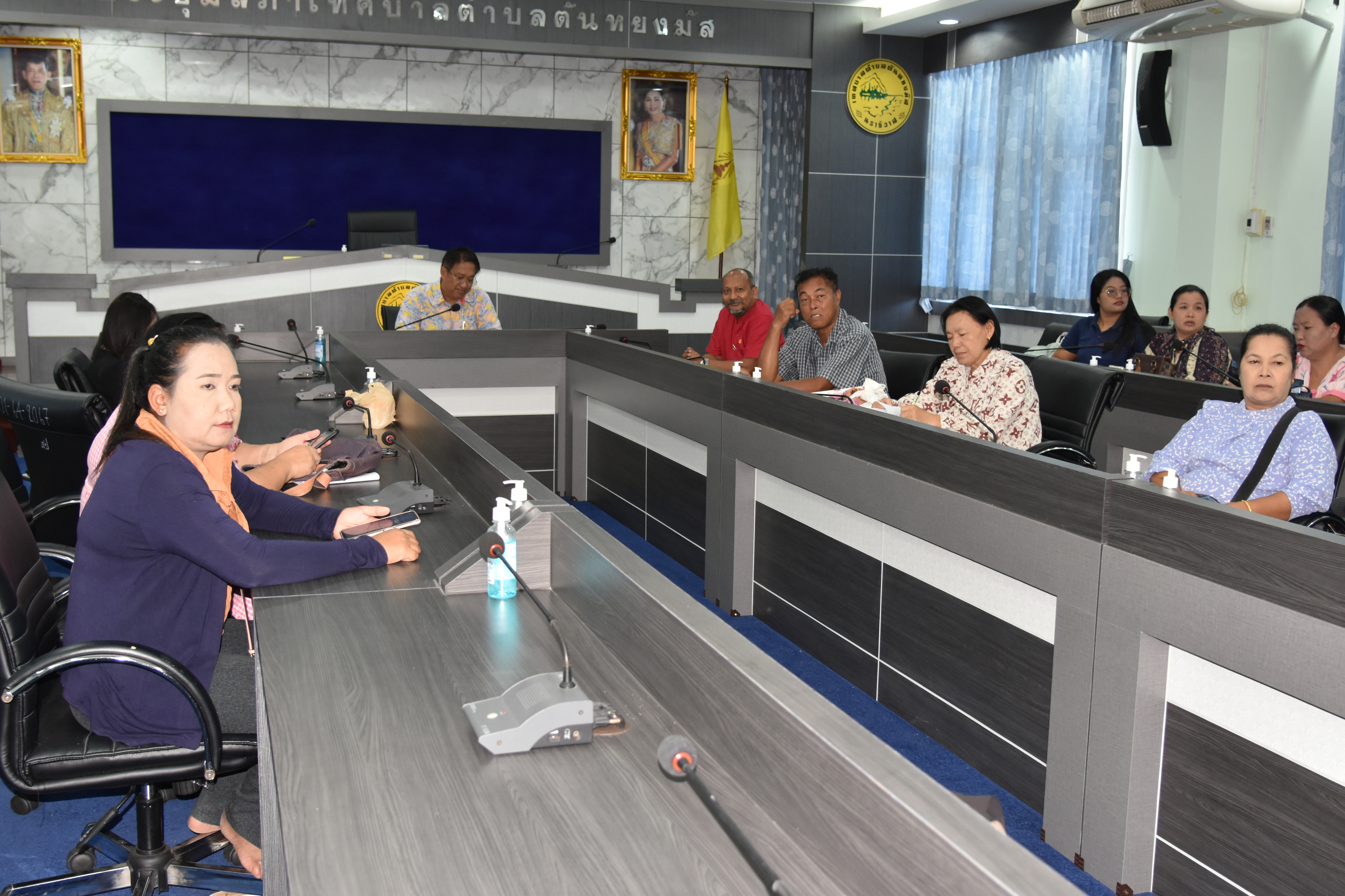 เทศบาลตําบลตันหยงมัส เข้าร่วมประชุมผ่านระบบ zoom “วันรวมพลังมวลชน แก้ปัญหายาเสพติดชายแดนใต้ (นราธิวาส) ณ อาคารลานพิกุล มหาวิทยาลัยนราธิวาสราชนครินทร์ ตำบลโคกเคียน อำเภอเมือง จังหวัดนราธิวาส โดยมี พ.ต.อ.ทวี สอดส่อง รัฐมนตรีว่าการกระทรวงยุติธรรม เป็นประธานในพิธีเปิด
……….
วันเสาร์ที่ 24 กุมภาพันธ์ 2567 เวลา 09.00 น.- 12.00 น. นายประเสริฐ แซ่ฮ่อ นายกเทศมนตรีเทศบาลตําบลตันหยงมัส เป็นประธานประชุมผ่านระบบ zoom พร้อมด้วยผู้อำนวยการกอง หัวหน้าฝ่าย พนักงาน และตัวแทนชุมชน 7 ชุมชน ณ ห้องประชุมสภาเทศบาลตำบลตันหยงมัส ตำบลตันหยงมัส อำเภอระแงะ จังหวัดนราธิวาส
