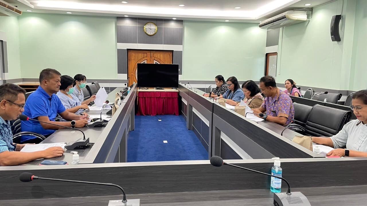 วันที่ 5 เมษายน 2567
กองสาธารณสุขเเละสิ่งเเวดล้อม เทศบาลตำบลตันหยงมัส ดำเนินการประชุมคณะอนุกรรมการกลั่นกรองโครงการกองทุนหลักประกันสุขภาพเทศบาลตำบลตันหยงมัส ครั้งที่ 1 /2567 โดยมี นายนพพร จันทร์แก้ว รองปลัดเทศบาลตำบลตันหยงมัส เป็นประธาน ณ ห้องประชุมสภาเทศบาลตำบลตันหยงมัส (ชั้น 3) เทศบาลตำบลตันหยงมัส อำเภอระเเงะ จังหวัดนราธิวาส