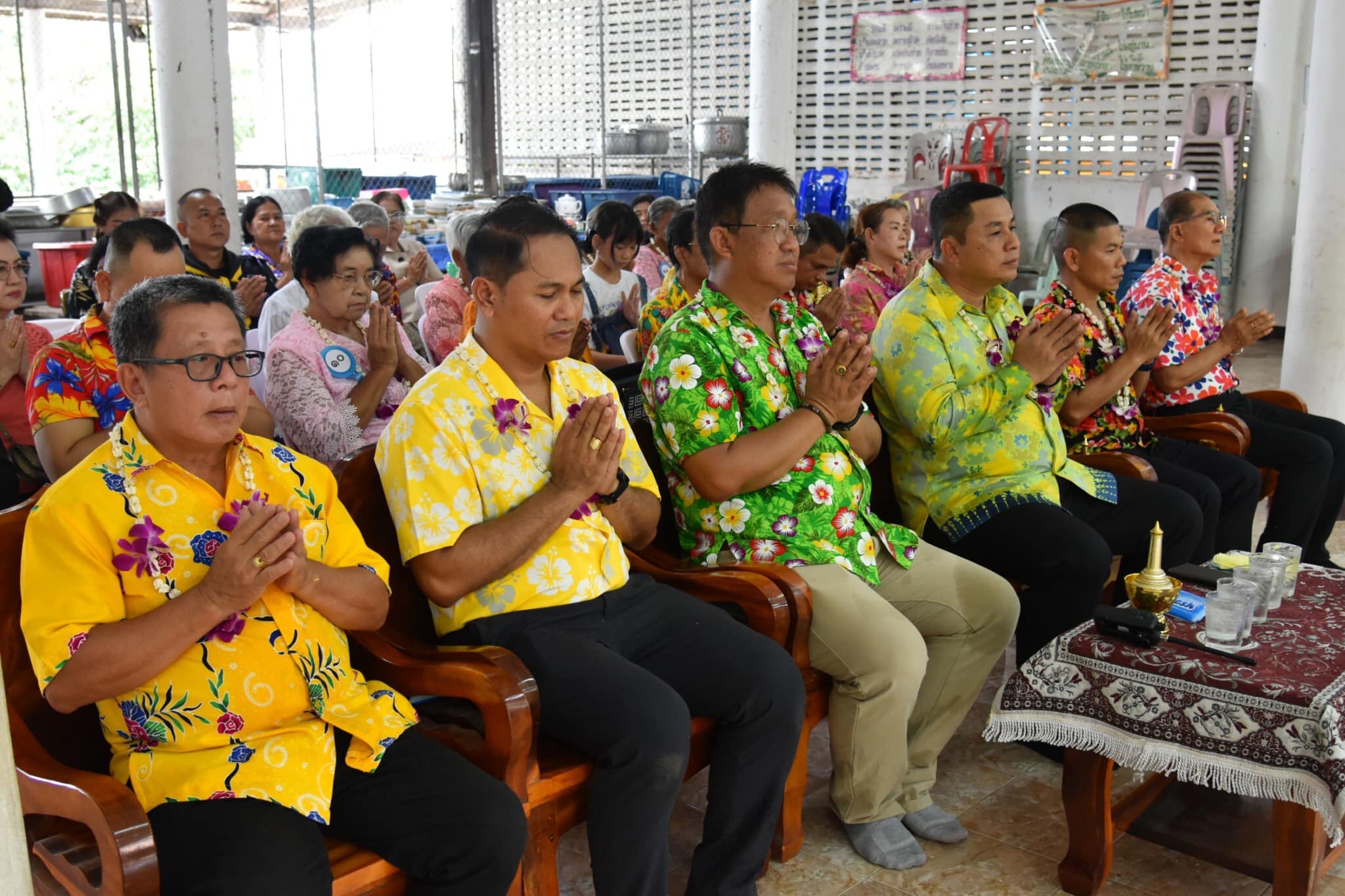 เทศบาลตำบลตันหยงมัส จัดโครงการสืบสานประเพณีวันสงกรานต์ ประจำปี2567 
ณ วัดสังฆสิทธาราม ตำบลตันหยงมัส อำเภอระแงะ จังหวัดนราธิวาส
วันที่ 13 เมษายน 2567 เทศบาลตำบลตันหยงมัส จัดงานโครงการสืบสานประเพณีวันสงกรานต์ ประจำปี 2567 
นายวิมุตติ อำนักมณี นายอำเภอระแงะ ซึ่งเป็นประธานในพิธี พร้อมด้วย พ.ต.ท.ชาติ นพชำนาญ รองผกก.ป.สภ.ระแงะ พ.อ.ณัฐภูมิ ฉัตรภูมิ รอง ผบ.ฉก.ทพ.45 และนายประเสริฐ แซ่ฮ่อ นายกเทศมนตรีตำบลตันหยงมัส หัวหน้าส่วนราชการ พนักงานเทศบาลตำบลตันหยงมัส และประชาชน ร่วมทำบุญตักบาตร พร้อมถวายสังฆทาน ถวายปัจจัยไทยธรรม และร่วมถวายภัตตาหารเพลแด่พระภิกษุสงฆ์ เพื่อความเป็นสิริมงคล