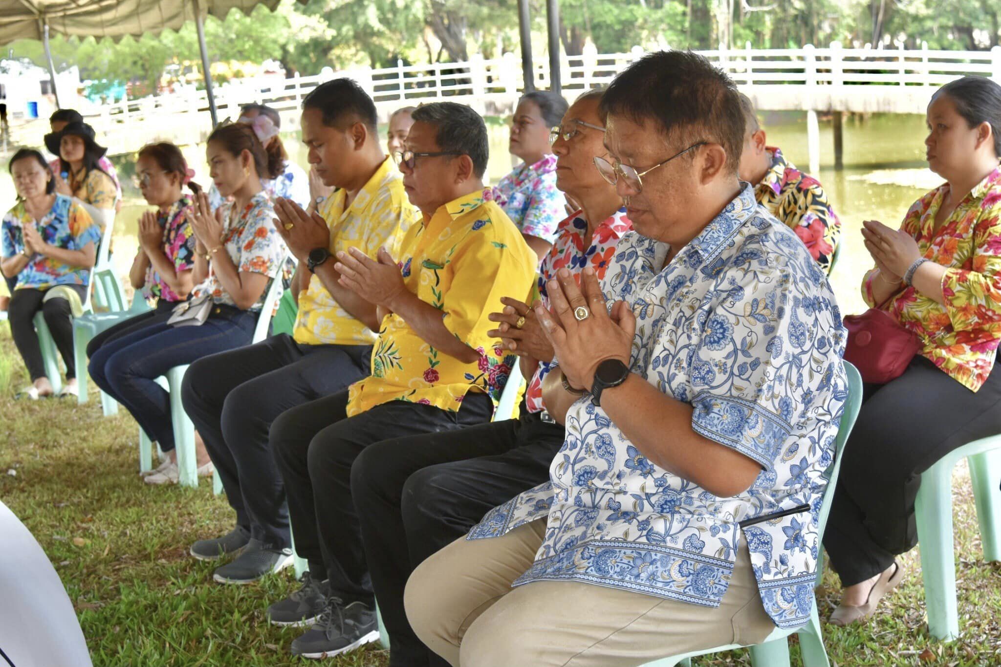 เทศบาลตำบลตันหยงมัส จัดโครงการสืบสานประเพณีวันสงกรานต์ ประจำปี 2567
                                                                                                                                                                                                                                                                                                                                                                                                                                                                                                                                                                                                                                                                                                                                              เวลา 13.00 น. วันที่ 13 เมษายน 2567 ช่วงบ่าย ณ สวนสาธารณะวัชระอุทยาน บริเวณพระแม่ธรณี 
นำโดย นายประเสริฐ แซ่ฮ่อ นายกเทศมนตรีตำบลตันหยงมัส พร้อมด้วยคณะผู้บริหาร หัวหน้าส่วนราชการ และพนักงานเทศบาลตำบลตันหยงมัสร่วมทำบุญถวายสังฆทาน พระสงฆ์ จำนวน 3 รูป และเข้าร่วมพิธีปลดผ้าสไบพระแม่ธรณี และสรงน้ำพระแม่ธรณี ประพรมน้ำอบ ประแป้ง และเปลี่ยนผ้าสไบเพื่อความเป็นสิริมงคลเนื่องในวันปีใหม่ไทย และกิจกรรมรดน้ำดำหัวพร้อมขอพรคณะผู้บริหาร หัวหน้าส่วนราชการของเทศบาลตำบลตันหยงมัส