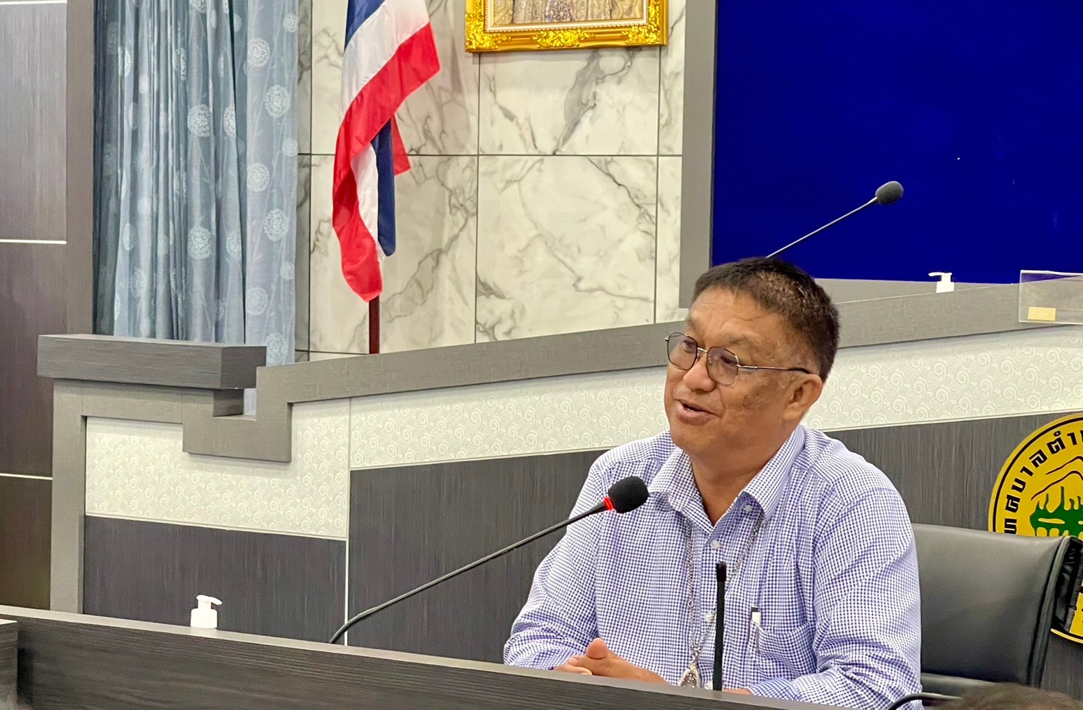 การประชุมคณะกรรมการพิจารณา เพื่อซักซ้อมความเข้าใจในการจัดทำร่างเทศบัญญัติงบประมาณรายจ่ายประจำปีงบประมาณ พ.ศ. 2568 
วันที่ 7 พฤษภาคม 2567 เวลา 10.00 น. ณ ห้องประชุมสภาเทศบาล ชั้น3 เทศบาลตำบลตันหยงมัส 
กองยุทธศาสตร์และงบประมาณ เทศบาลตำบลตันหยงมัส จัดประชุมเพื่อซักซ้อมความเข้าใจในการจัดทำร่างเทศบัญญัติงบประมาณรายจ่ายประจำปีงบประมาณ พ.ศ. 2568 โดยมีนายประเสริฐ  แซ่ฮ่อ นายกเทศมนตรีตำบลตันหยงมัสเป็นประธาน และมีนาย ณัฐภัทร จิตนะมงคล ปลัดเทศบาล ผู้อำนวยการกองทุกกอง และผู้ที่เกี่ยวข้องเข้าร่วมประชุมในครั้งนี้ 
สำหรับระเบียบวาระการประชุม ประกอบด้วย เรื่องเพื่อพิจารณา จำนวน 2 เรื่อง 
1. การนำแผนพัฒนาท้องถิ่น พ.ศ. 2566-2570 เพื่อเป็นกรอบในการจัดทำงบประมาณรายจ่ายประจำปีงบประมาณ พ.ศ. 2568 
2. รายละเอียดงบประมาณรายจ่ายประจำปี พ.ศ. 2568 ตามที่คณะรัฐมนตรีเห็นชอบ (งบเงินอุดหนุนทั่วไป) เพื่อนำมาจัดทำเป็นร่างเทศบัญญัติงบประมาณรายจ่ายประจำปีงบประมาณ พ.ศ. 2568