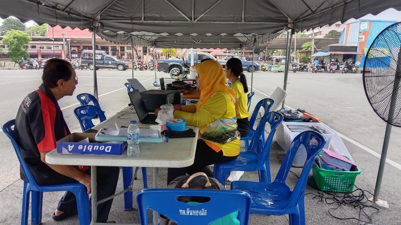 วันพุธ ที่ 26 มิถุนายน 2567 เวลา 09.00 น.
ด้วยเจ้าหน้าที่ งานฝ่ายจัดเก็บและพัฒนารายได้ กองคลัง เทศบาลตำบลตันหยงมัส ออกหน่วยเคลื่อนที่บริการประชาชน อาทิ จัดเก็บภาษีที่ดิน สิ่งปลูกสร้าง และชำระภาษีป้าย ของโครงการออกหน่วยเคลื่อนที่จัดเก็บภาษีนอกสถานที่ประจำปี 2567
📢📢โครงการออกหน่วยเคลื่อนที่จัดเก็บภาษีนอกสถานที่ประจำปี 2567 
โดยกองคลัง ออกหน่วยเคลื่อนที่จัดเก็บภาษีที่ดิน สิ่งปลูกสร้าง และชำระภาษีป้าย 

📍สถานที่ ณ บริเวณวงเวียนลองกอง 
⏰ ตั้งแต่เวลา 09.00 น. - 15.00 น.
🗓️ระหว่างวันที่ 24-28 มิถุนายน 2567 วันอังคาร วันพุธ และวันพฤหัสบดี
(อาทิตย์นี้เป็นอาทิตย์สุดท้ายของการให้บริการนอกสถานที่  ตั้งแต่วันที่ 25 26 และ 27 เดือนมิถุนายน 2567 งานประชาสัมพันธ์ก็ขอเชิญชวนประชาชนให้ความร่วมมือในการชำระภาษีที่ดิน  สิ่งปลูกสร้าง ภาษีป้าย และค่าธรรมเนียมใบอนุญาตด้วยนะคะ)
📍นอกจากนี้จะมีให้บริการที่ สำนักงานเทศบาลตำบลตันหยงมัส
 ตั้งแต่เวลา 08.30 น. -16.30 น. 
ระหว่างวันที่ 24-28 มิถุนายน 2567 
เอกสารที่ต้องเตรียมที่ใช้ในการชำระภาษี **
-สำเนาบัตรประชาชน 1 ฉบับ
-สำเนาทะเบียนบ้าน 1 ฉบับ
-เอกสารที่เกี่ยวข้องกับการชำระภาษีที่ผ่านมา