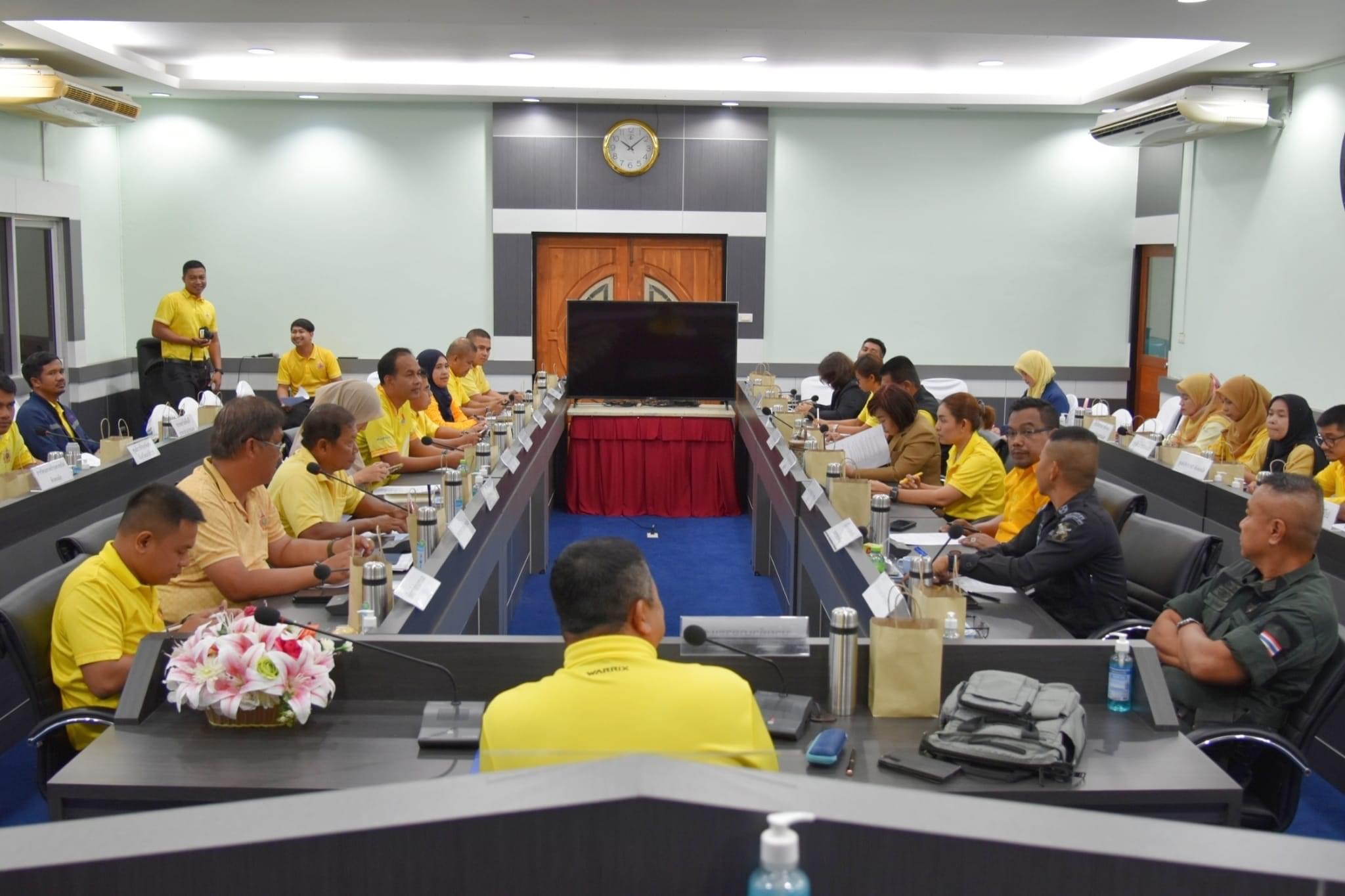 การประชุมหัวหน้าส่วนราชการ หน่วยงานรัฐวิสาหกิจ องค์กรปกครองส่วนท้องถิ่น ครั้งที่ 5/2567 
เวลา 09.30 น. วันที่ 1 กรกฎาคม 2567 นายประเสริฐ แซ่ฮ่อ นายกเทศมนตรีตำบลตันหยงมัส เข้าร่วมการประชุมหัวหน้าส่วนราชการ หน่วยงานรัฐวิสาหกิจ องค์กรปกครองส่วนท้องถิ่น ครั้งที่ 5/2567 โดยมีนายวิมุตติ อำนักมณี นายอำเภอระแงะ เป็นประธาน พร้อมด้วยหัวหน้าส่วนราชการ และผู้ที่เกี่ยวข้องเข้าร่วมในการประชุมครั้งนี้ ณ ห้องประชุมสภาเทศบาลตำบลตันหยงมัส ชั้น 3 อำเภอระแงะ จังหวัดนราธิวาส
