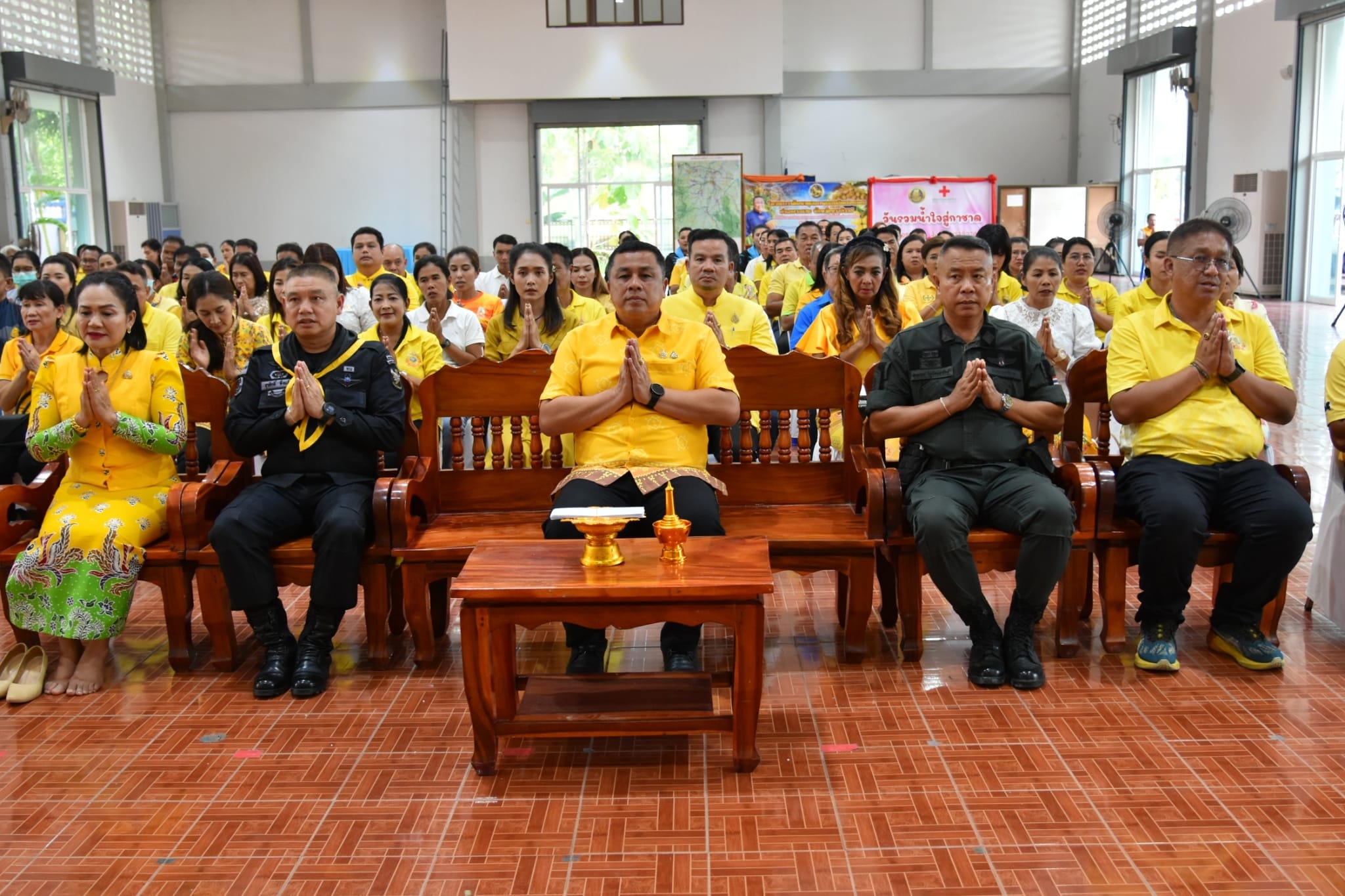 กิจกรรมพิธีสมโภชเทียนพรรษา                                                                                                    
.                                                                                                          
วันที่ 18 กรกฎาคม 2567 เทศบาลตำบลตันหยงมัสเวลา 16.00 น. ร่วมพิธีสมโภชเทียนพรรษา เนื่องในวันเข้าพรรษา ประจำปี 2567 ณ หอประชุมอำเภอระแงะ โดยมี นายวิมุตติ อำนักมณี นายอำเภอระแงะ เป็นประธานในพิธี พร้อมด้วยนายประเสริฐ แซ่ฮ่อ นายกเทศมนตรีตำบลตันหยงมัส นายนพพร จันทร์แก้ว รองปลัดเทศบาล พร้อมด้วยพนักงานเทศบาล และเจ้าหน้าที่เทศบาลร่วมพิธีสมโภช ทั้งนี้หัวหน้าส่วนราชการ คณะครู นักเรียน ตลอดจนพี่น้องประชาชนชาวตำบลตันหยงมัส เข้าร่วมพิธีเป็นจำนวนมาก เพื่อเป็นการอนุรักษ์ประเพณีทางพระพุทธศาสนา ตลอดจนเพื่อเป็นการปลูกฝังขนบธรรมเนียมประเพณีให้ เด็ก เยาวชน พุทธศาสนิกชน ได้ยึดถือ และปฏิบัติสืบต่อไป