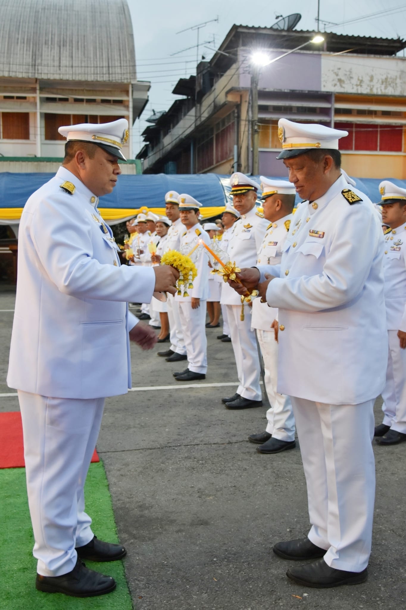 พิธีถวายเครื่องราชสักการะและวางพานพุ่ม พิธีถวายพระพรชัยมงคล เนื่องในโอกาสวันเฉลิมพระเกียรติ สมเด็จพระนางเจ้าสิริกิติ์ พระบรมราชินีนาถ พระบรมราชชนนีพันปีหลวง
เวลา 17.30 น. วันที่ 12 สิงหาคม 2567 ณ บริเวณวงเวียนลองกอง 
นายประเสริฐ แซ่ฮ่อ นายกเทศมนตรีตำบลตันหยงมัส พร้อมคณะผู้บริหาร หัวหน้าส่วนราชการ ผู้บริหารสถานศึกษา  ข้าราชการ หน่วยงานภาครัฐ ภาคเอกชน และประชาชนในพื้นที่ ร่วมพิธีถวายเครื่องราชสักการะ และวางพานพุ่ม และพิธีถวายพระพรชัยมงคล เนื่องในโอกาสวันเฉลิมพระเกียรติ สมเด็จพระนางเจ้าสิริกิติ์ พระบรมราชินีนาถ พระบรมราชชนนีพันปีหลวง
โดยมี นายวิมุตติ อำนักมณี นายอำเภอระแงะ เป็นประธานในพิธี จากนั้นประธานในพิธีได้กล่าวกราบบังคมทูลถวายพระพรชัยมงคล และร่วมขับร้องเพลง “สรรเสริญพระบารมี” และ “เพลงสดุดีพระแม่ไทย” เบื้องหน้าพระฉายาลักษณ์ เพื่อเป็นการการแสดงออกซึ่งความจงรักภักดีเทิดทูน พิทักษ์รักษาไว้ซึ่งสถาบันพระมหากษัตริย์ เพื่อเป็นการสำนึกในพระมหากรุณาธิคุณ และแสดงออกถึงความจงรักภักดีต่อสถาบันพระมหากษัตริย์