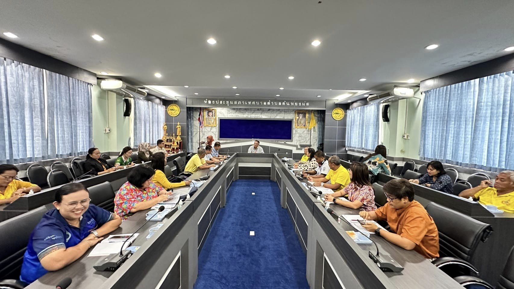 วันพฤหัสบดี ที่ 19 กันยายน 2567 เวลา 09.30 น. ประชุมหัวหน้าส่วนการงาน ณ ห้องประชุมสภาเทศบาลตำบลตันหยงมัส นายประเสริฐ แซ่ฮ่อ นายกเทศมนตรีตำบลตันหยงมัส พร้อมคณะผู้บริหาร ปลัดเทศบาล และหัวหน้าส่วนราชการเทศบาลตำบลตันหยงมัส ร่วมประชุมหัวหน้าส่วนการงาน และรายงานเรื่องใหม่ๆ ดังนี้ 
- เรื่อง ที่ประธานแจ้งให้ที่ประชุมทราบ 
- เรื่อง รับรองรายงานการประชุมครั้งที่ผ่านมา การติดตาม 
- สำนักปลัดเทศบาล - กองยุทธศาสตร์และงบประมาณ - กองการศึกษา - กองช่าง - กองสาธารสุขและสิ่งแวดล้อม - กองคลัง - กองสวัสดิการสังคม และ เรื่อง อื่นๆ เพื่อจ้างข้อราชการที่สำคัญ ติดตามความก้าวหน้า ของผลการดำเนินงานตลอดจนการวางแผน และกำเนิดนโยบายการปฏิบัติงาน เพื่อให้การดำเนินงานเป็นไปด้วยความเรียบร้อย และดำเนินงานปรับปรุงภารกิจเร่งด่วนของเทศบาลในทุกส่วนงาน ทั้งนี้ ประชุมได้แจ้งปัญหา และอุปสรรคที่เกิดขึ้นพร้อมร่วมเสนอแนะในการแก้ไขปัญหาเพื่อให้เกิดประโยชน์ต่อประชาชนสูงสุด