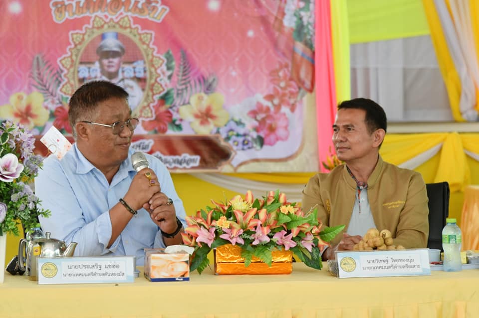 วันศุกร์ ที่ 4 ตุลาคม พ.ศ. 2567 เวลา 09.00 น. เทศบาลตำบลตันหยงมัส นำโดย นายประเสริฐ แซ่ฮ่อ นายกเทศมนตรีตำบลตันหยงมัส พร้อมคณะผู้บริหาร ,ประธานสภาเทศบาล, หัวหน้าส่วนราชการ  และพนักงานเทศบาลตำบลตันหยงมัส ร่วมให้การต้อนรับ นายธนพล ตันสุนีย์ ตำแหน่ง ผู้อำนวยการกองสาธารณสุขและสิ่งแวดล้อม ซึ่งโอนย้ายมา จากเทศบาลตำบลรือเสาะ มาดำรงตำแหน่ง ผู้อำนวยการกองสาธารณสุขและสิ่งแวดล้อม เทศบาลตำบลตันหยงมัส โดยมีนายวิเชษฐ์ ไทยทองนุ่ม นายกเทศมนตรีตำบลรือเสาะ นายประณต เอี่ยวเจริญ รองนายกเทศมนตรี นายอับดุลราซิ ลอแม ปลัดเทศบาลตำบลรือเสาะ หัวหน้าส่วนราชการพร้อมคณะผู้ติดตามจากเทศบาลตำบลรือเสาะ โดยนายวิมุตติ อำนักมณี นายอำเภอระแงะ ได้มาร่วมแสดงความยินดี กับผู้อำนวยการกองสาธารณสุขและสิ่งแวดล้อม อีกด้วย
ณ อาคาร อเนกประสงค์ (จิตมงคล ) เทศบาลตำบลตันหยงมัส