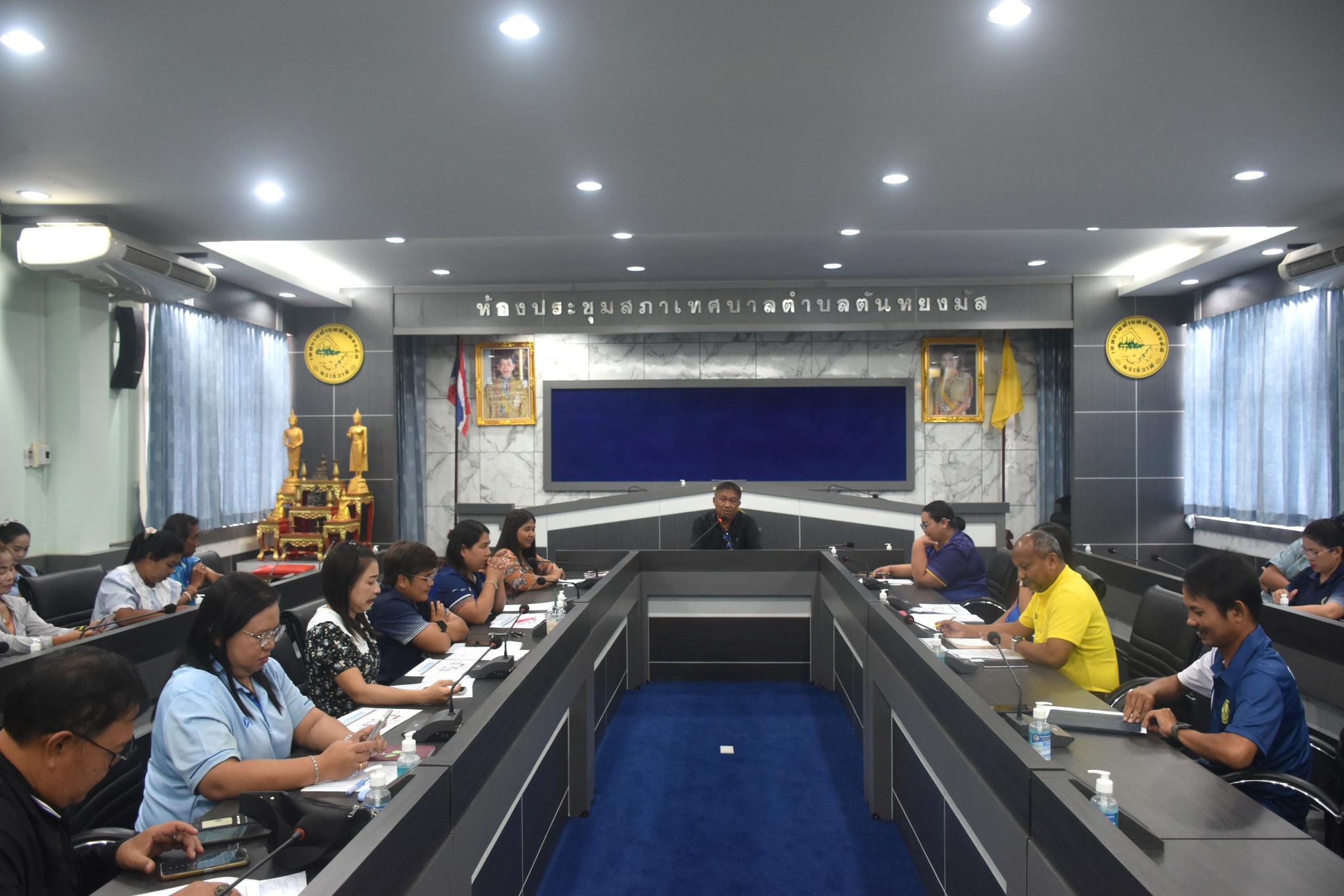 วันศุกร์ ที่ 8 พฤศจิกายน 2567 เวลา 13.00 น. ณ ห้องประชุมสภาเทศบาลตำบลตันหยงมัส ชั้น 3 นำโดยนายประเสริฐ แซ่ฮ่อ นายกเทศมนตรีตำบลตันหยงมัส หัวหน้าส่วนราชการ และพนักงานเทศบาลตำบลตันหยงมัส ประชุมเตรียมความพร้อมซักซ้อมโครงการสืบสานประเพณีวันลอยกระทง ประจำปี พ.ศ.2567 ซึ่งจะจัดขึ้นในวันที่ 15 พฤศจิกายน 2567