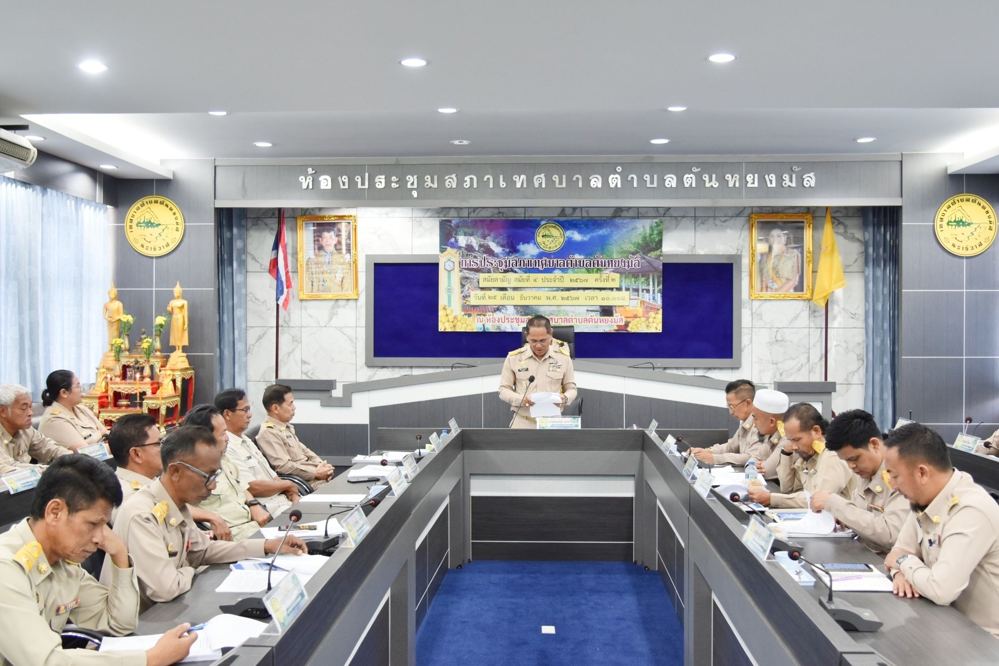 วันพุธ ที่ 25 เดือน ธันวาคม 2567 เวลา 10.00 น. ประชุมสภาเทศบาล สมัยสามัญ สมัยที่ 4 ประจำปี 2567 ครั้งที่ 2 ณ ห้องประชุมสภาเทศบาลตำบลตันหยงมัส นายเอกชัย จิตมงคล ประธานสภาเทศบาลตันหยงมัส เป็นประธานเปิดการประชุมสภาเทศบาลตำบลตันหยงมัส สมัยสามัญ สมัยที่ 4 ประจำปี พ.ศ. 2567 ครั้งที่ 2                                                              โดยมี นายประเสริฐ แซ่ฮ่อ นายกเทศมนตรีตำบลตันหยงมัส พร้อมด้วยคณะผู้บริหาร สมาชิกสภาเทศบาล ปลัดเทศบาล และหัวหน้าส่วนราชการเทศบาลตำบลตันหยงมัส ร่วมประชุมตอบข้อกระทู้ถามของสมาชิกสภาเทศบาล และรายงานเรื่องเสนอใหม่ ดังนี้
- เรื่อง ที่ประธานจะแจ้งต่อที่ประชุม                                                                                                                                                                                                      - เรื่อง รับรองรายงานการประชุมสภาเทศบาล สมัยสามัญ สมัยที่ 4 ประจำปี 2567 ครั้งที่ 1 เมื่อวันที่ 6 ธันวาคม 2567                                                                                                   - เรื่อง กระทู้ถาม                                                                                                                                                                                                        - เรื่อง ที่คณะกรรมการที่สภาท้องถิ่นตั้งขึ้นพิจารณาเสร็จแล้ว                                                                                                                                                                                    
- เรื่อง เสนอใหม่                                                                                                                                                                                                        - ญัตติ เรื่องรายงานการติดตามและประเมินผลแผนพัฒนาท้องถิ่น เทศบาลตำบลตันหยงมัส ประจำปีงบประมาณ พ.ศ. 2567 (กองยุทธศาสตร์และงบประมาณ)                                                                                                   - ญัตติ เรื่อง อื่นๆ