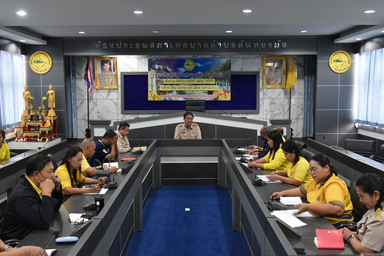 วันจันทร์ ที่ 6 มกราคม 2568 เวลา 10.40 น. ประชุมหัวหน้าส่วนการงาน ณ ห้องประชุมสภาเทศบาลตำบลตันหยงมัส นายประเสริฐ แซ่ฮ่อ นายกเทศมนตรีตำบลตันหยงมัส พร้อมคณะผู้บริหาร ปลัดเทศบาล และหัวหน้าส่วนราชการเทศบาลตำบลตันหยงมัส ร่วมประชุมหัวหน้าส่วนการงาน และรายงานเรื่องใหม่ๆ ดังนี้ 
- เรื่อง ที่ประธานแจ้งให้ที่ประชุมทราบ 
- เรื่อง รับรองรายงานการประชุมครั้งที่ผ่านมา การติดตาม 
- สำนักปลัดเทศบาล - กองยุทธศาสตร์และงบประมาณ - กองการศึกษา - กองช่าง - กองสาธารสุขและสิ่งแวดล้อม - กองคลัง - กองสวัสดิการสังคม และ เรื่อง อื่นๆ เพื่อจ้างข้อราชการที่สำคัญ ติดตามความก้าวหน้า ของผลการดำเนินงานตลอดจนการวางแผน และกำเนิดนโยบายการปฏิบัติงาน เพื่อให้การดำเนินงานเป็นไปด้วยความเรียบร้อย และดำเนินงานปรับปรุงภารกิจเร่งด่วนของเทศบาลในทุกส่วนงาน ทั้งนี้ ประชุมได้แจ้งปัญหา และอุปสรรคที่เกิดขึ้นพร้อมร่วมเสนอแนะในการแก้ไขปัญหาเพื่อให้เกิดประโยชน์ต่อประชาชนสูงสุด 

--------------------------------------------------------------------------
 งานประชาสัมพันธ์ กองยุทธศาสตร์และงบประมาณ ติดตามข้อมูลข่าวสารเพิ่มเติม ได้ที่  
https://www.tanyongm at.go.th/
https://www.facebook.com/TassabanTanyongmat?mibextid=ZbWK