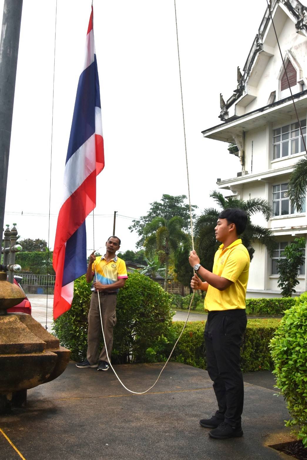 วันจันทร์ ที่ 13 มกราคม พ.ศ. 2568 เวลา 08:00 น. ณ สำนักงานเทศบาลตำบลตันหยงมัส โดยมีคณะผู้บริหารข้าราชการ พนักงาน และลูกจ้างเทศบาลตำบลตันหยงมัสร่วมกิจกรรมเข้าแถวเคารพธงชาติทุกวันจันทร์ เพื่อสำนึกคุณ "ชาติ ศาสน์ กษัตริย์" เพื่อความสามัคคีปรองดอง และน้อมรำลึกถึงความสำคัญของสถาบัน ทั้ง 3 สถาบัน และเพื่อให้สถาบันชาติของประเทศไทยอยู่กับคนไทยทุกคน