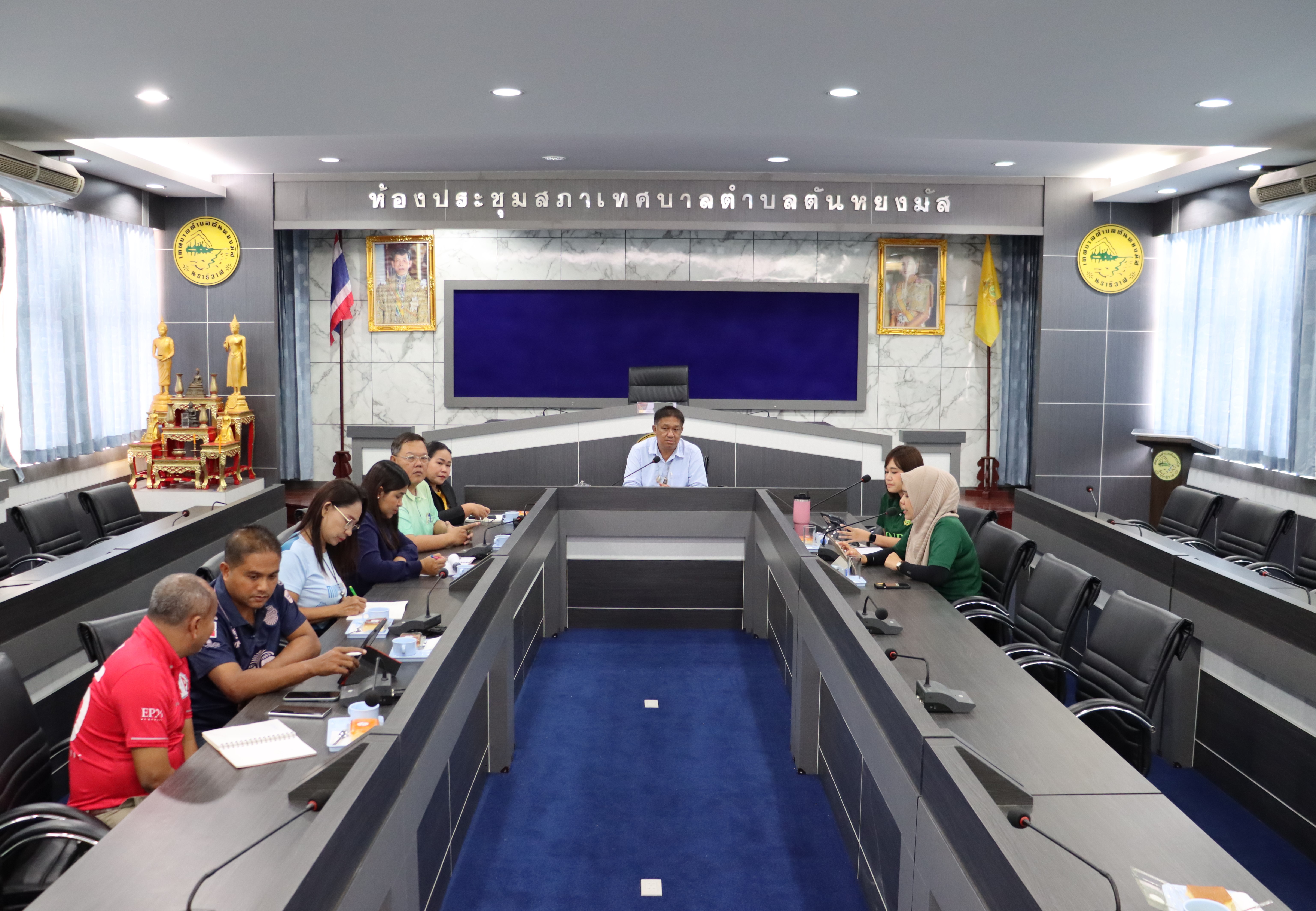 ประชุมเตรียมความพร้อมการประเมินเมืองสิ่งแวดล้อมยั่งยืนด้วยตนเอง ( Self – Assessment Report : SAR) ประจำปี 2568
วันพุธที่ 5 กุมภาพันธ์ พ.ศ.2568 เวลา 10.00 น. นำโดย นายประเสริฐ แซ่ฮ่อ นายกเทศมนตรีตำบลตันหยงมัส พร้อมด้วยหัวหน้าส่วนราชการ และเจ้าหน้าที่กองสาธารณสุขที่เกี่ยวข้อง เข้าร่วมประชุมเตรียมความพร้อมการประเมินเมืองสิ่งแวดล้อมยั่งยืนด้วยตนเอง (Self – Assessment Report : SAR) ประจำปี 2568 โดยสำนักงานทรัพยากรธรรมชาติและสิ่งแวดล้อมจังหวัดนราธิวาส ชี้แจงเกณฑ์การประเมินเมืองสิ่งแวดล้อมยั่งยืน และให้คำปรึกษาการใช้งานระบบวิเคราะห์ผลการประเมินเมืองสิ่งแวดล้อมอย่างยั่งยืนด้วยตนเอง (Self – Assessment Report : SAR) ประจำปี 2568 ณ ห้องประชุมสภาเทศบาลตำบลตันหยงมัส ชั้น 3 เทศบาลตำบลตันหยงมัส                                                                                                                           

             *งานประชาสัมพันธ์ กองยุทธศาสตร์และงบประมาณ ติดตามข้อมูลข่าวสารเพิ่มเติม ได้ที่เว็บไซต์ด้านล่างนี้
https://www.tanyongm at.go.th/
https://www.facebook.com/TassabanTanyongmat?mibextid=ZbWK