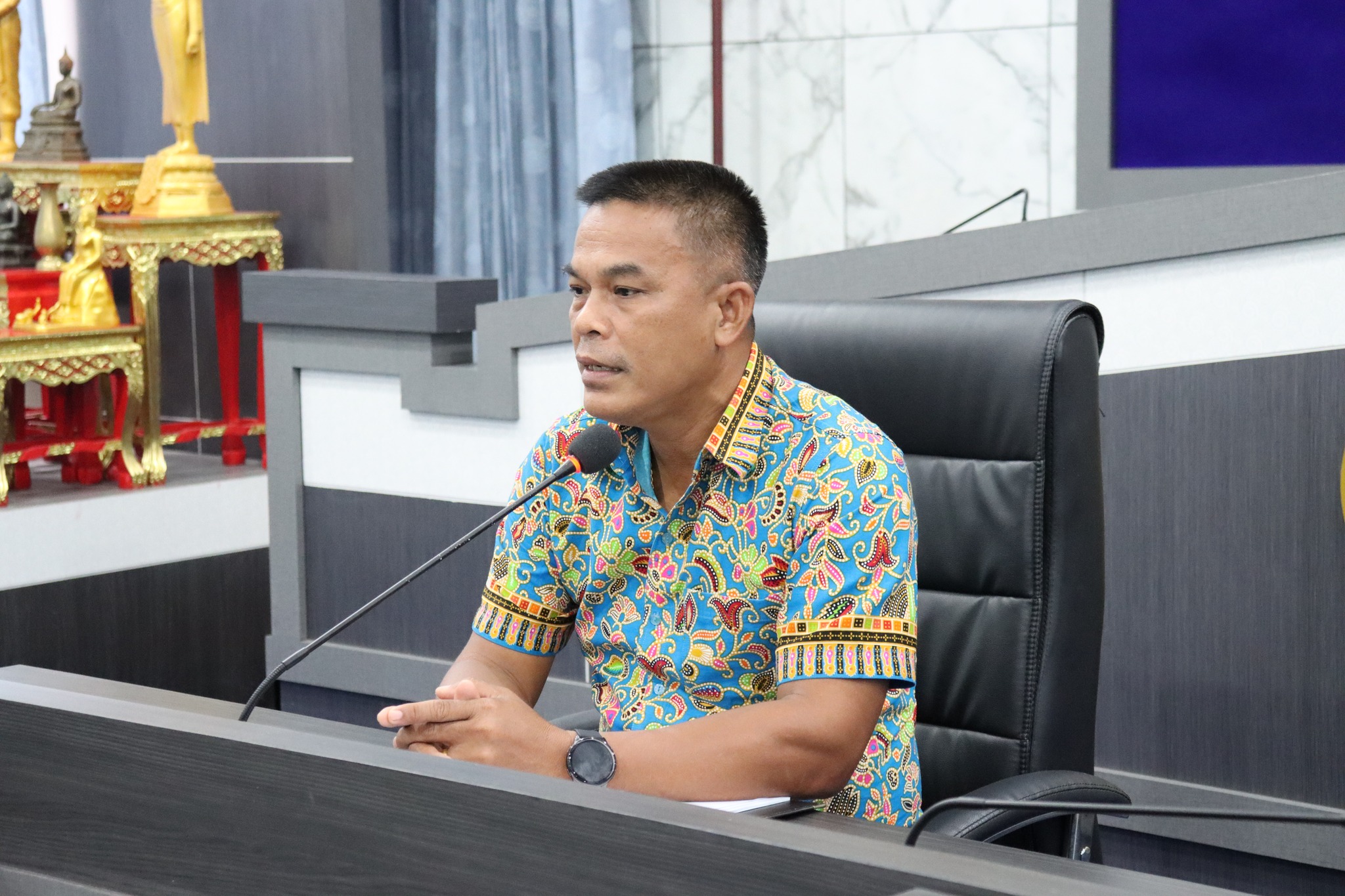 วันอังคาร ที่ 8 เมษายน 2568 เวลา 10.00 น. ณ ห้องประชุมสภาเทศบาลตำบลตันหยงมัส ชั้น 3 นายสุเมธ เพ็ชรรัตน์ ปลัดเทศบาลตำบลตันหยงมัส ปฏิบัติหน้าที่นายกเทศมนตรี เป็นประธานการประชุมติดตามงาน การจัดกิจกรรมโครงการสืบสานประเพณีวันสงกรานต์ ประจำปี 2568 พร้อมด้วยนายนพพร จันทร์แก้ว รองปลัดเทศบาล ,หัวหน้าส่วนราชการ และพนักงานเทศบาลตำบลตันหยงมัสเข้าร่วมประชุมในครั้งนี้
ด้วยเทศบาลตำบลตันหยงมัส กำหนดจัดกิจกรรมโครงการสืบสานประเพณีวันสงกรานต์ ประจำปี 2568 ระหว่าง วันที่ 13 เมษายน 2568 ณ วัดสังฆสิทธราม โดยการประชุมครั้งนี้ ได้มีการปรึกษาหารือเรื่อง กำหนดการและรูปแบบในการจัดงาน ผังขบวน เส้นทางขบวนแห่ และการรักษาความปลอดภัย