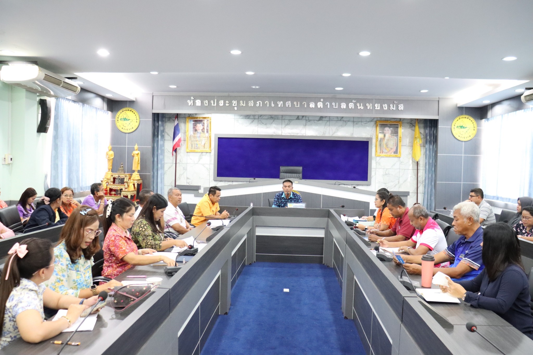 #การประชุมซักซ้อมทำความเข้าใจเจ้าหน้าที่ฝ่ายรับ - ส่ง หีบบัตรเลือกตั้งและวัสดุอุปกรณ์เกี่ยวกับการเลือกตั้ง … วันที่ 8 พฤษภาคม 2568 เวลา 10.00 น. นำโดยนายสุเมธ เพ็ชรรัตน์ ผู้อำนวยการการเลือกตั้งประจำเทศบาลตำบลตันหยงมัส เป็นประธาน การประชุมซักซ้อมทำความเข้าใจเจ้าหน้าที่ฝ่ายรับ - ส่ง หีบบัตรเลือกตั้งและวัสดุอุปกรณ์เกี่ยวกับการเลือกตั้ง โดยมีหัวหน้าส่วนราชการและพนักงานเทศบาลตำบลตันหยงมัส ที่ได้รับมอบหมายเข้าร่วมประชุม ณ ห้องประชุมสภาเทศบาล (ชั้น 3)
สำนักงานเทศบาลตำบลตันหยงมัส