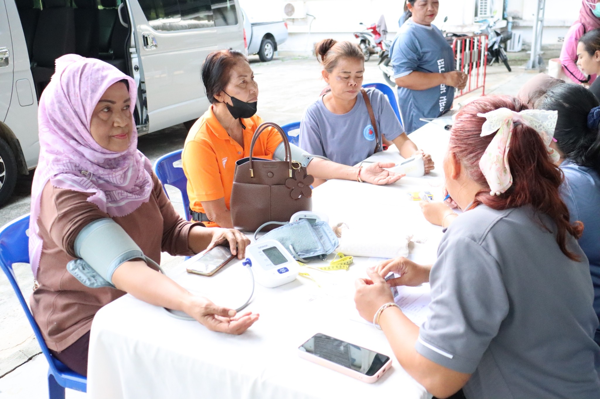 เทศบาลตำบลตันหยงมัส ร่วมกับโรงพยาบาลระแงะ ให้บริการฉีดวัคซีนป้องกันโรคไข้หวัดใหญ่ แก่ประชาชนกลุ่มเสี่ยงในเขตเทศบาลตำบลตันหยงมัส
วันพฤหัสบดี ที่ 15 พฤษภาคม 2568 เวลา 09.00 น. ณ อาคารอเนกประสงค์จิตมงคล เทศบาลตำบลตันหยงมัส กองสาธารณสุขและสิ่งแวดล้อมเทศบาลตำบลตันหยงมัส ร่วมกับโรงพยาบาลระแงะ ให้บริการฉีดวัคซีนป้องกันโรคไข้หวัดใหญ่แก่ประชาชนที่มีอายุ 65 ปีขึ้นไป ภายในเขตเทศบาลตำบลตันหยงมัส แบ่งเป็น 3 เขตชุมชน ดังนี้
-เขตชุมชนแหลงทอง
-เขตชุมชนเจริญศึกษา
-เขตชุมชนโรงภาพยนต์
