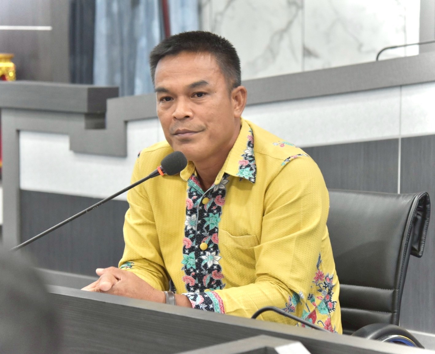 วันที่ 5 สิงหาคม 2568  ณ ห้องประชุมสภา ชั้น 3 สำนักงานเทศบาลตำบลตันหยงมัส ได้จัดการประชุมหัวหน้าส่วนราชการ ประจำเดือน สิงหาคม 2568 โดยมี นายสุเมธ เพ็ชรรัตน์ ปลัดเทศบาล เป็นประธานในการประชุมครั้งนี้ พร้อมด้วย นายนพพร จันทร์แก้ว รองปลัดเทศบาล, ผู้อำนวยการทุกกอง และหัวหน้าฝ่ายต่างๆ ประชุมเพื่อร่วมกันติดตามผลการดำเนินงาน รายงานความคืบหน้า รวมถึงปัญหาและอุปสรรคต่างๆที่เกิดขึ้นในการปฏิบัติงานของทุกกองฝ่าย เพื่อพัฒนาประสิทธิภาพในการทำงานและให้เกิดประโยชน์มากที่สุด