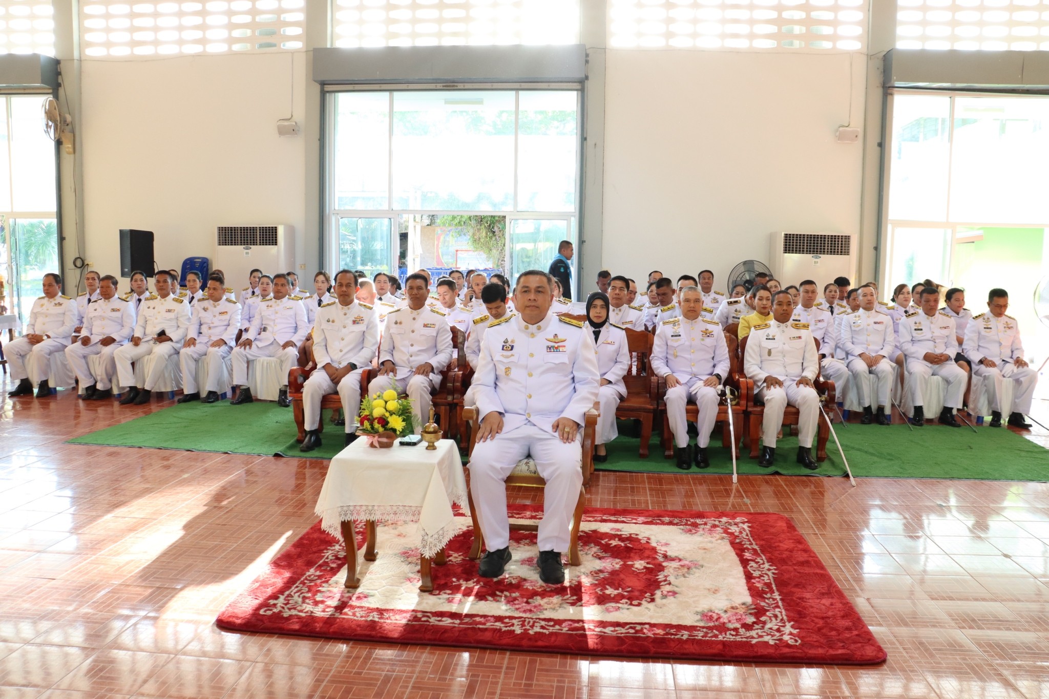 พิธีทำบุญตักบาตร แสดงความจงรักภักดี และพิธีถวายสัตย์ปฏิญาณ เพื่อเป็นข้าราชการที่ดี และพลังของแผ่นดิน เนื่องในวันเฉลิมพระชนมพรรษา พระบาทสมเด็จพระเจ้าอยู่หัว รัชกาลที่ 10”    
วันที่ 28 กรกฎาคม 2568 เวลา 06.30 น. ณ หอประชุมอำเภอระแงะ ที่ว่าการอำเภอระแงะ นางสาวซารีนา มาณะวณิชย์ นายกเทศมนตรีตำบลตันหยงมัส พร้อมด้วยคณะผู้บริหาร หัวหน้าส่วนราชการ สมาชิกสภา และพนักงานเทศบาลตำบลตันหยงมัส ร่วมพิธีทำบุญตักบาตร เพื่อถวายพระราชกุศลเนื่องในโอกาสวันเฉลิมพระชนมพรรษาพระบาทสมเด็จพระปรเมทรรามาธิบดีศรีสินทรมหาวชิราลงกรณ พระวชิรเกล้าเจ้าอยู่หัวพระมหากษัตริย์ไทยรัชกาลที่ 10 โดยมี นายวิมุตติ อำนักมณี นายอำเภอระแงะ เป็นประธานในพิธีทำบุญตักบาตร แสดงความจงรักภักดี และพิธีถวายสัตย์ปฏิญาณ เพื่อเป็นข้าราชการที่ดี และพลังของแผ่นดิน เนื่องในวันเฉลิมเพื่อถวายเป็นพระราชกุศลอย่างพร้อมเพรียง
โอกาสนี้นับเป็นการแสดงออกถึงความจงรักภักดี และสำนึกใน พระมหากรุณาธิคุณอันหาที่สุดมิได้ ของพระบาทสมเด็จพระเจ้าอยู่หัว ที่ทรงอุทิศพระองค์ในการทรงงานเพื่อประโยชน์สุขของประชาชนชาวไทยตลอดมา