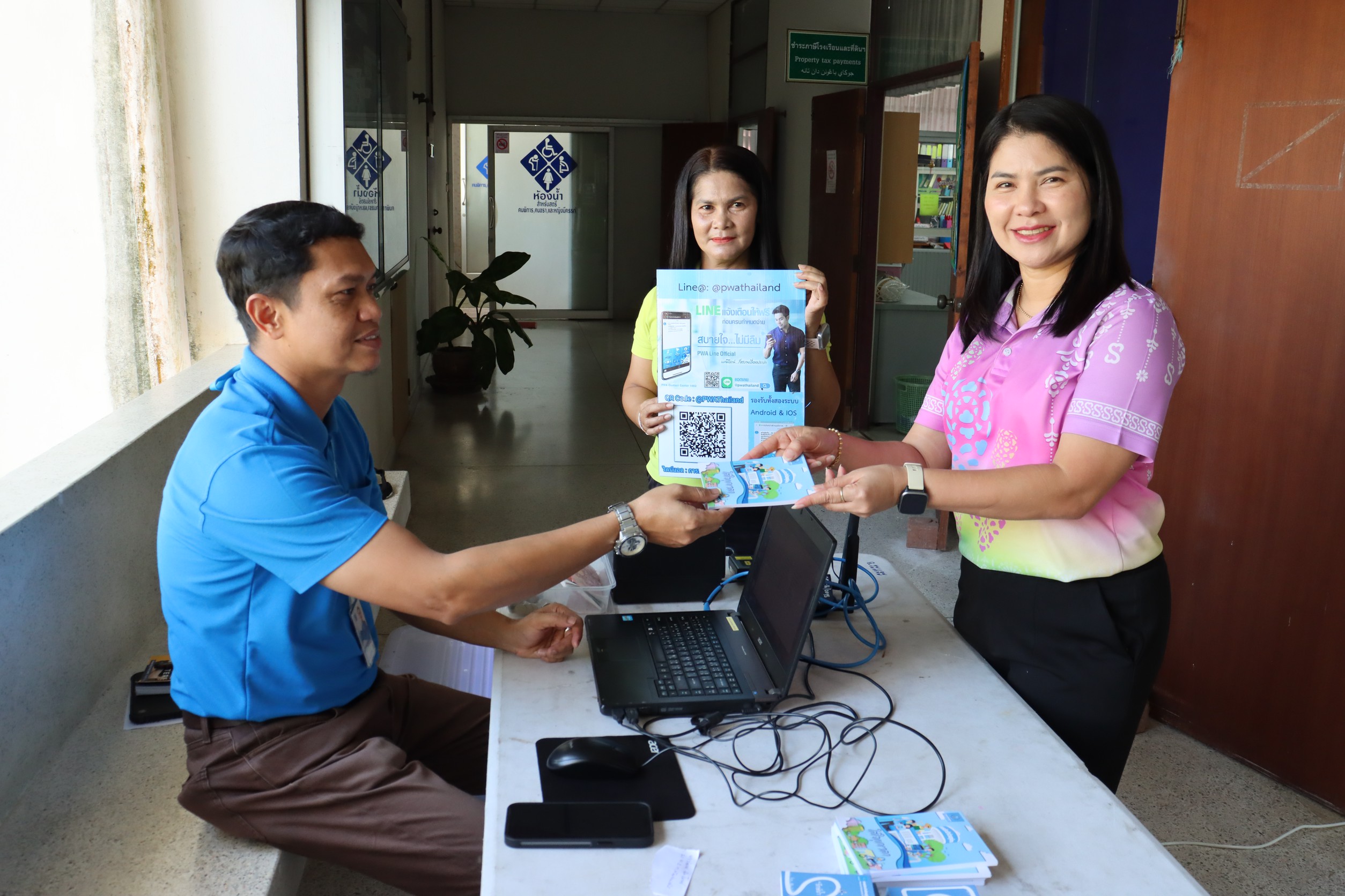 📢📢 ประชาสัมพันธ์ เทศบาลตำบลตันหยงมัส การประปาส่วนภูมิภาคสาขานราธิวาส สาขานราธิวาส ลงพื้นที่ให้บริการลูกค้า "ชำระค่าน้ำประปา" (นอกสถานที่) ณ สำนักงานเทศบาลตำบลตันหยงมัส ตำบลตันหยงมัส อำเภอระแงะ จังหวัดนราธิวาส 
▶️วันนี้ วันพุธ ที่ 20 เดือน สิงหาคม พ.ศ. 2568 
▶️เริ่มรับบริการชำระค่านํ้าประปาตั้งแต่เวลา 09.30 - 12.00 น. 
▶️ตั้งแต่เดือน ตุลาคม 2567 - กันยายน 2568 ขอเรียนเชิญทุกท่าน ท่านใดที่ต้องการชำระค่านํ้าประปา สามารถมาใช้บริการชำระค่าน้ำประปา 👉🏻ณ เทศบาลตำบลตันหยงมัส  หน้าห้องกองคลัง👈🏻 
▶️รายละเอียดและกำเนิดการวันบริการรับชำระค่านํ้าประปา เพิ่มเติมสามารถกดลิงค์ด้านล่างนี้👇🏻👇🏻
https://drive.google.com/.../1urVZGO.../view...
#เทศบาลตำบลตันหยงมัส
#บริการรับชำระค่านํ้าประปา
#งานประชาสัมพันธ์เทศบาลตำบลตันหยงมัส
#เทศบาลตำบลตันหยงมัส
📝ข่าวโดย : สาเหะศูลฮี สาเหะดอเล๊าะ งานประชาสัมพันธ์กองยุทธศาสตร์และงบประมาณ
--------------------------------------------------------------------------
📌งานประชาสัมพันธ์ กองยุทธศาสตร์และงบประมาณ ติดตามข้อมูลข่าวสารเพิ่มเติม ได้ที่
📱โทรศัพท์ : 0-7367-1364
📘Facebook: เทศบาลตำบลตันหยงมัส
📗Line OA : @131jynuc
💻Website: https://www.tanyongmat.go.th/front/event_all/0