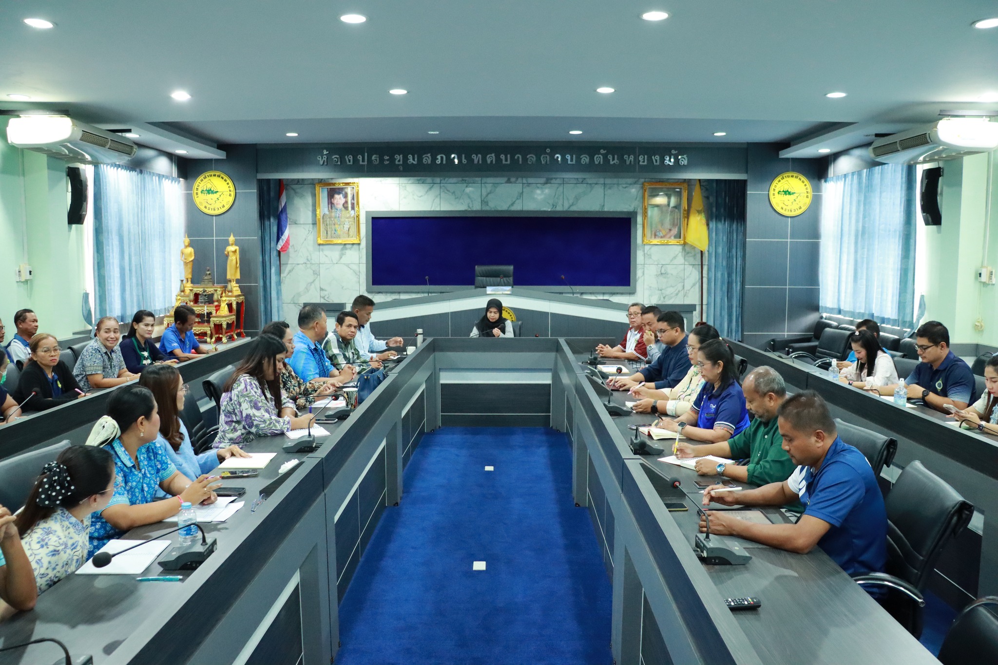 การประชุมปรึกษาหารือ และนายกเทศมนตรีตำบลตันหยงมัส ได้มอบนโยบายและแผนการดำเนินงาน ในปีงบประมาณ 2569 และนโยบายระยะกลาง-ระยะยาว เพื่อเข้ารับฟังและปฏิบัติตามแนวทางนโยบายในการขับเคลื่อนงานราชการ รวมถึงการพบปะ แลกเปลี่ยนความคิดเห็น ข้อเสนอแนะแนวทางในการแก้ไขปัญหาการทำงานร่วมกันเป็นไปในทิศทางเดียวกัน อย่างมีประสิทธิภาพ เพื่อร่วมพัฒนาตำบลตันหยงมัสต่อไป