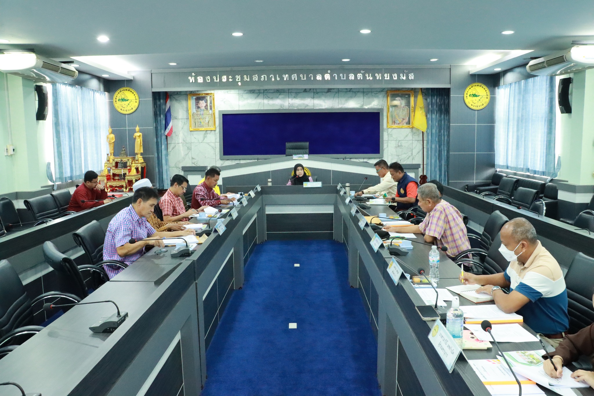 การประชุมคณะกรรมการพัฒนาเทศบาลตำบลตันหยงมัส ครั้งที่ 3/2568
-----------------------------------------------------------------------
วันพฤหัสบดี ที่ 16 ตุลาคม 2568 เวลา 10.00 น. ณ หัองประชุมสภาเทศบาลตำบลตันหยงมัส ชั้น 3 นำโดยนางสาวซารีนา มานะวณิชย์ นายกเทศมนตรีตำบลตันหยงมัส เป็นประธานการประชุมคณะกรรมการพัฒนาเทศบาลตำบลตันหยงมัส ครั้งที่ 3/2568 พร้อมด้วยคณะกรรมการพัฒนาเทศบาลตำบลตันหยงมัสเข้าร่วมในครั้งนี้ เพื่อรับรองรายงานการประชุมคณะกรรมการพัฒนาเทศบาลตำบลตันหยงมัส ครั้งที่ 2/2568 เมื่อวันที่ 7 สิงหาคม 2568 และพิจารณาร่างแผนการดำเนินงาน ประจำปีงบประมาณ พ.ศ.2569 และพิจารณาร่างแผนพัฒนาท้องถิ่น พ.ศ.2566-2570 เพิ่มเติม ครั้งที่ 2/2568