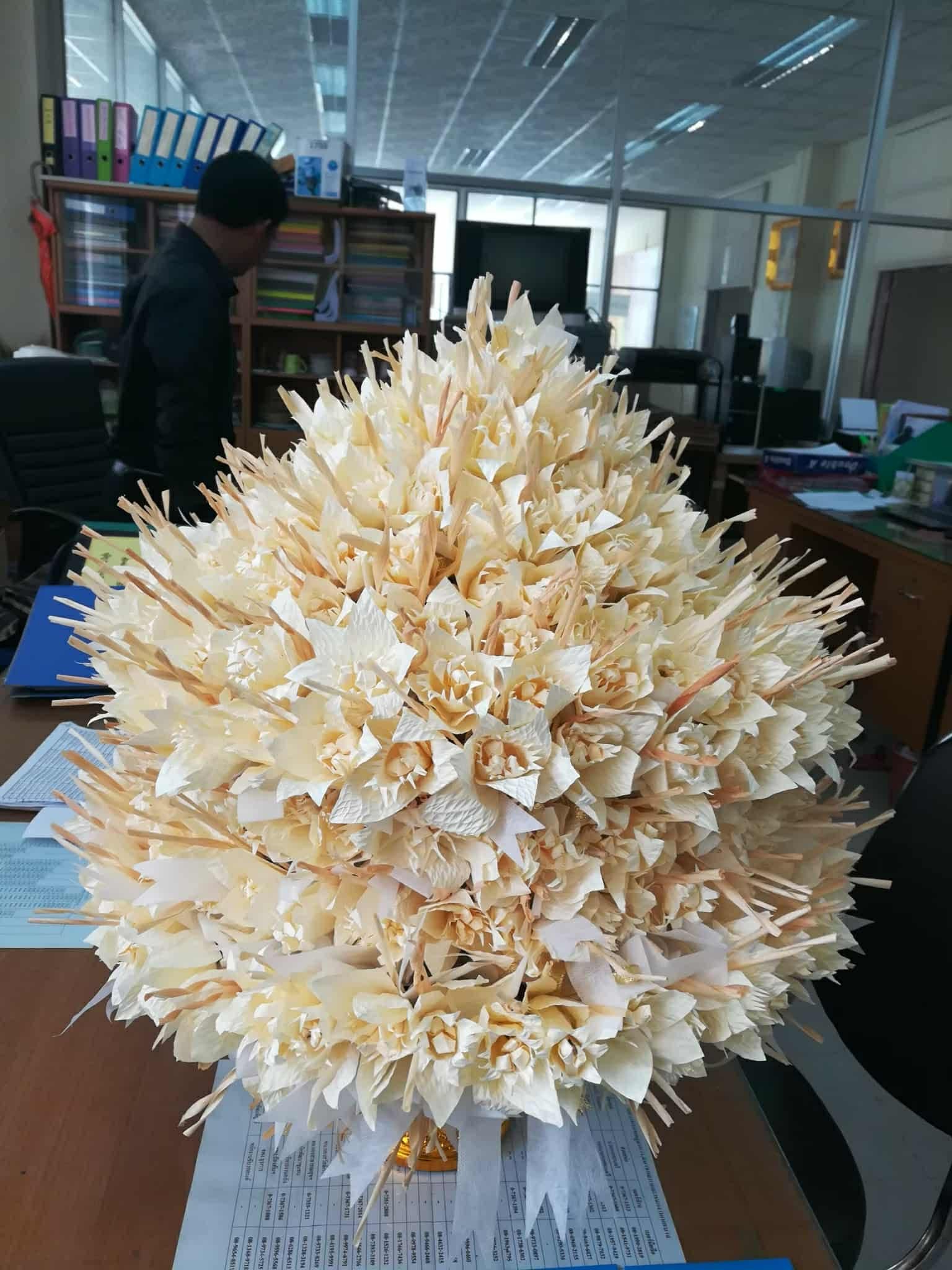 ประชาสัมพันธ์ ผลิตภัณฑ์ “ดอกไม้จันทน์” จาก “กลุ่มส่งเสริมอาชีพผู้สูงอายุ” เป็นผลิตภัณฑ์ที่จัดทำขึ้นในชุมชน เพื่อสร้างรายได้ให้คนในชุมชนเขตเทศบาลตำบลตันหยงมัส อำเภอระแงะ จังหวัดนราธิวาส🌼🪻🌷⚘️
#ตลาดนัดท้องถิ่นออนไลน์เครือข่ายของดีบ้านเรา #ของดีบ้านเรา #เที่ยวท้องถิ่น #จังหวัดนราธิวาส #อำเภอระแงะ #เทศบาลตำบลตันหยงมัส