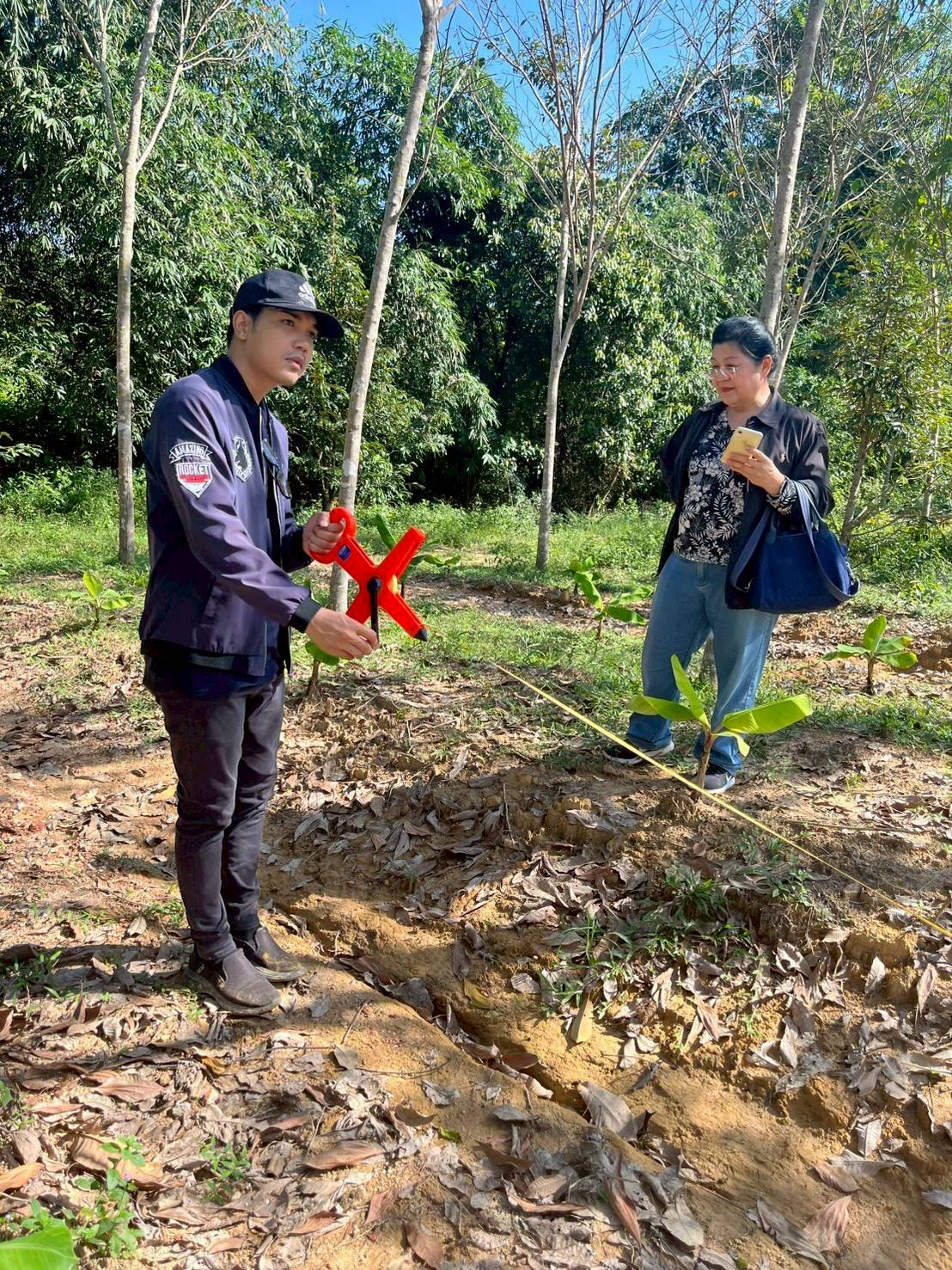 กองคลัง เทศบาลตำบลตันหยงมัส ได้ออกสำรวจเกี่ยวกับภาษีที่ดินและสิ่งปลูกสร้าง ร่วมกับเจ้าของที่ดิน ในแปลง โฉนดเลขที่ 1064 เลขที่ดิน 2 หน้าสำรวจ 1062 ระวาง 5321IV0096-00