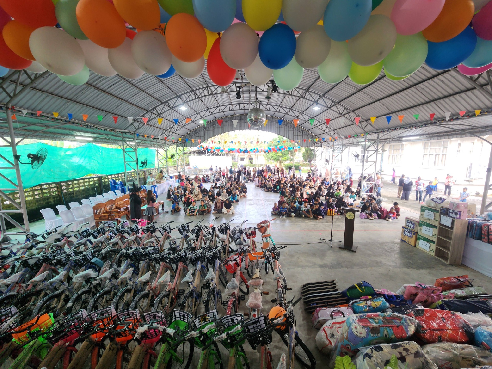 บรรยากาศช่วงเช้า โครงการวันเด็กแห่งชาติ ประจำปี พ.ศ.2569 น้องๆ หนูๆ ท่านใดที่ยังไม่มาตอนนี้สามารถเดินทางมาเข้าร่วมสนุกไปด้วยกัน ณ เทศบาลตำบลตันหยงมัส