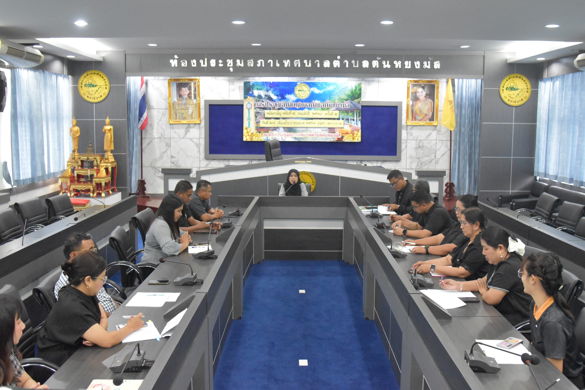 การประชุมเพื่อเตรียมความพร้อม โครงการส่งเสริมและทำนุบำรุงศิลปวัฒนธรรมไทย-จีน ประจำปี พ.ศ.2569
วันอังคาร ที่ 27 มกราคม 2569 เวลา 09.30 น. ณ ห้องประชุมสภาเทศบาลตำบลตันหยงมัส ชั้น 3 นางสาวซารีนา มานะวณิชย์ นายกเทศมนตรีตำบลตันหยงมัส พร้อมด้วยคณะผู้บริหาร หัวหน้าส่วนราชการ และพนักงานกองการศึกษา เข้าร่วมการประชุมเพื่อเตรียมความพร้อม ในการจัดโครงการส่งเสริมและทำนุบำรุงศิลปวัฒนธรรมไทย-จีน ประจำปี พ.ศ.2569  ซึ่งจะจัดขึ้นในวันพฤหัสบดี ที่ 12 กุมภาพันธ์ 2569 ณ วงเวียนลองกอง (หน้าสถานีรถไฟตันหยงมัส) ให้เป็นไปอย่างมีประสิทธิภาพและสามารถต่อยอดทุนทางวัฒนธรรมได้อย่างยั่งยืน
