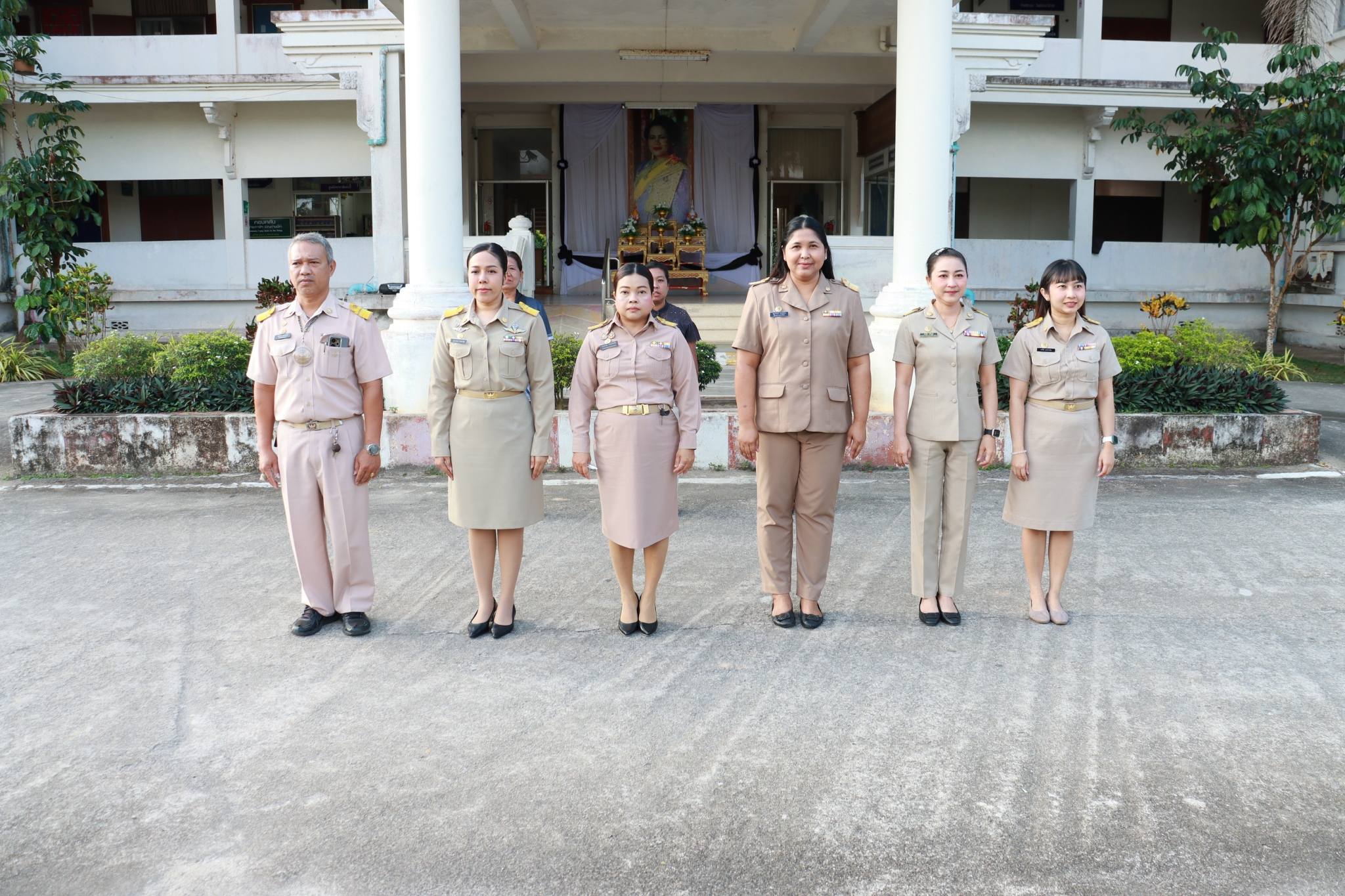 วันจันทร์ ที่ 9 ภุมภาพันธ์ 2569  เวลา 08:00 น. ณ สำนักงานเทศบาลตำบลตันหยงมัส โดยมีข้าราชการ พนักงาน และลูกจ้างเทศบาลตำบลตันหยงมัสร่วมกิจกรรมเข้าแถวเคารพธงชาติ ร้องเพลงชาติไทย สวดมนต์ไหว้พระ และดุอาร์ เพื่อแสดงออกถึงความจงรักภักดีต่อชาติ ศาสนา และพระมหากษัตริย์