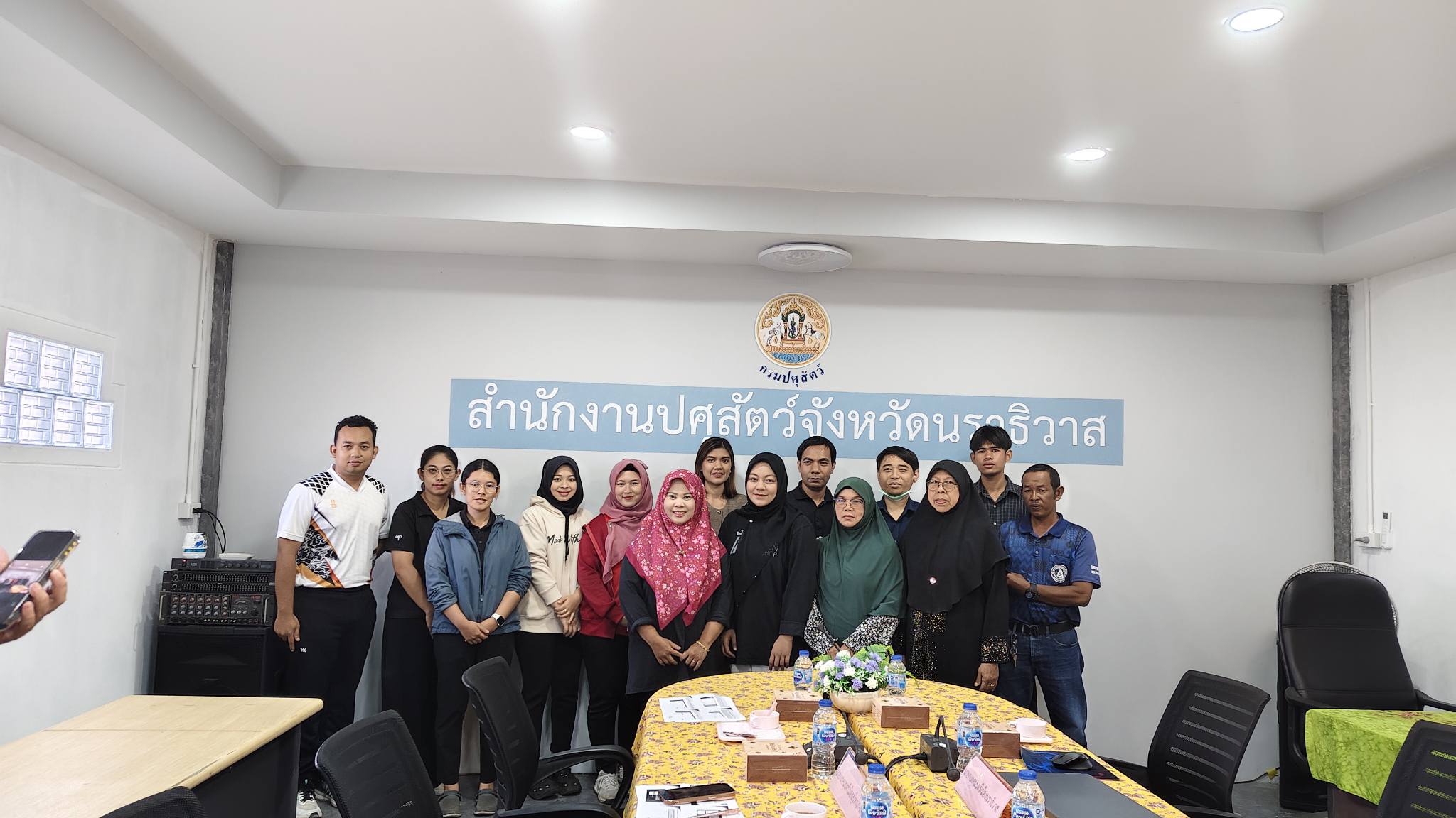 วันพุธ ที่ 25 มีนาคม 2569 เวลา 09.00 - 12.00น.
นายเรวัต จันทร หัวหน้าฝ่ายบริหารงานสาธารณสุข รักษาราชการแทน ผู้อำนวยการกองสาธารณสุขและสิ่งแวดล้อม มอบหมายให้นายนูรดีน สาแม เจ้าหน้าที่งานสุขาภิบาลและอนามัยสิ่งแวดล้อม พร้อมด้วย นางสาวอทิติ สุพรรณพรหม เจ้าหน้าที่งานสุขาภิบาลและอนามัยสิ่งแวดล้อม เข้าร่วมอบรมผู้ประกอบการหลักสูตรการใช้ระบบปฏิบัติการเกี่ยวกับการออกใบอนุญาตประกอบกิจการฆ่าสัตว์และกำกับดูแลการประกอบกิจการฆ่าสัตว์  ณ ห้องประชุมสำนักงานปศุสัตว์จังหวัดนราธิวาส ถนนศูนย์ราชการ ตำบลโคกเคียน อำเภอเมืองจังหวัดนราธิวาส จังหวัดนราธิวาส