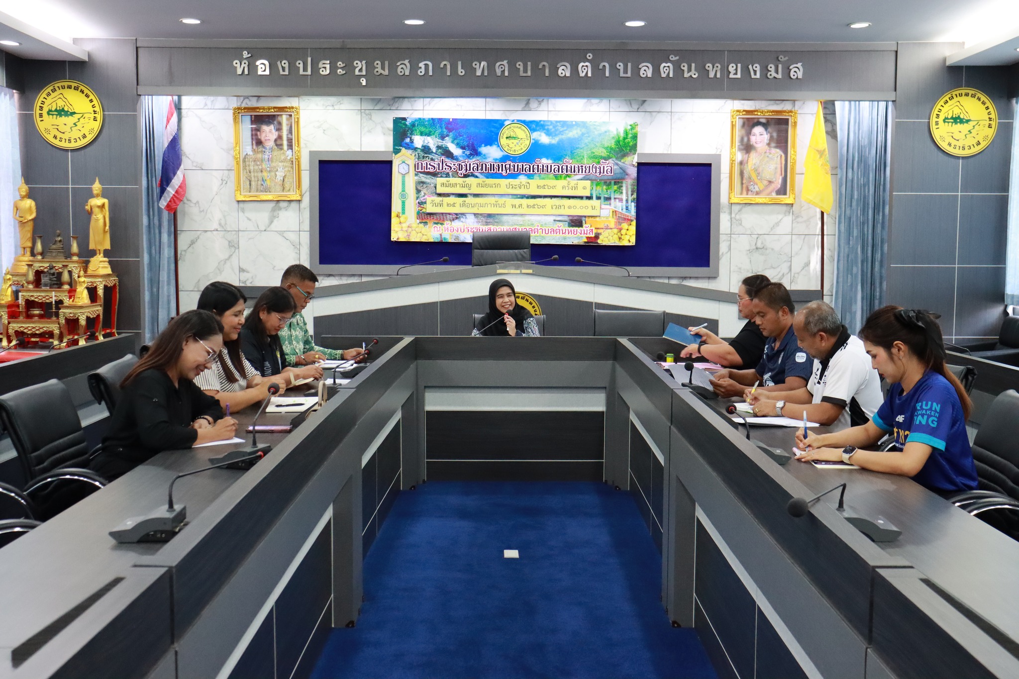 การประชุมหัวหน้าส่วนราชการ เทศบาลตำบลตันหยงมัส ประจำเดือนมีนาคม 2569
วันพุธ ที่ 25 มีนาคม 2569 เวลา 10.00 น. ณ ห้องประชุมสภาเทศบาลตำบลตันหยงมัส นำโดยนางสาวซารีนา มานะวณิชย์ นายกเทศมนตรีตำบลตันหยงมัส เป็นประธานในการประชุมครั้งนี้ พร้อมด้วยนายสุเมธ เพ็ชรรัตน์ ปลัดเทศบาล, ผู้อำนวยการทุกกอง หัวหน้าฝ่าย และพนักงานเทศบาล เข้าร่วมประชุมดังกล่าว 
- เรื่อง ที่ประธานแจ้งให้ที่ประชุมทราบ 
- เรื่อง รับรองรายงานการประชุมครั้งที่ผ่านมา การติดตาม 
- สำนักปลัดเทศบาล - กองยุทธศาสตร์และงบประมาณ - กองการศึกษา - กองช่าง - กองสาธารสุขและสิ่งแวดล้อม - กองคลัง - กองสวัสดิการสังคม และ เรื่อง อื่นๆ เพื่อแจ้งข้อราชการที่สำคัญ ติดตามความก้าวหน้า ของผลการดำเนินงานตลอดจนการวางแผน และกำเนิดนโยบายการปฏิบัติงาน เพื่อให้การดำเนินงานเป็นไปด้วยความเรียบร้อย และดำเนินงานปรับปรุงภารกิจเร่งด่วนของเทศบาลในทุกส่วนงาน ทั้งนี้ ประชุมได้แจ้งปัญหา และอุปสรรคที่เกิดขึ้นพร้อมร่วมเสนอแนะในการแก้ไขปัญหาเพื่อให้เกิดประโยชน์ต่อประชาชนสูงสุด