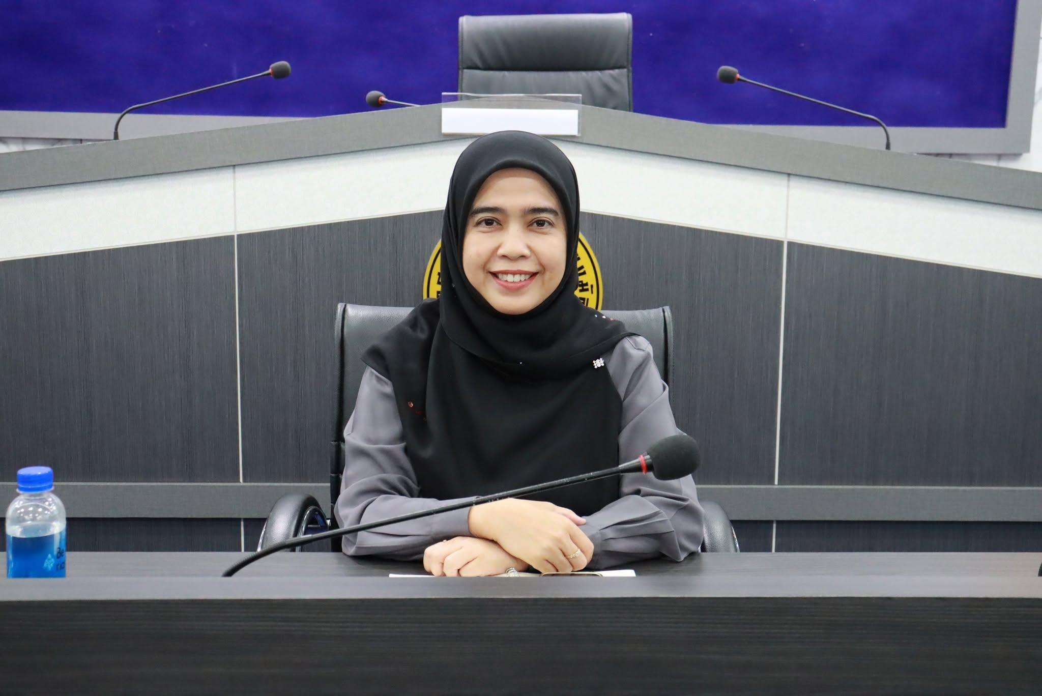 การประชุมเทศบาลตำบลตันหยงมัส ประจำเดือนมิถุนายน 2569
วันพุธ ที่ 10 มิถุนายน 2569 เวลา 10.00 น. นางสาวซารีนา มานะวณิชย์ นายกเทศมนตรีตำบลตันหยงมัส พร้อมด้วยคณะผู้บริหาร, ปลัดเทศบาล,รองปลัดเทศบาล,ผู้อำนวยการกอง,หัวหน้าฝ่าย และพนักงานเทศบาลที่เกี่ยวข้อง เข้าร่วมการประชุมประจำเดือนมิถุนายน 2569 เพื่อแจ้งข้อราชการที่สำคัญ ติดตามความก้าวหน้าผลการดำเนินงาน และหารือแนวทางการปฏิบัติงาน เพื่อให้การดำเนินงานของเทศบาลเป็นไปอย่างมีประสิทธิภาพต่อไป ณ ห้องประชุมสภาเทศบาลตำบลตันหยงมัส ชั้น 3 อำเภอระแงะ จังหวัดนราธิวาส
