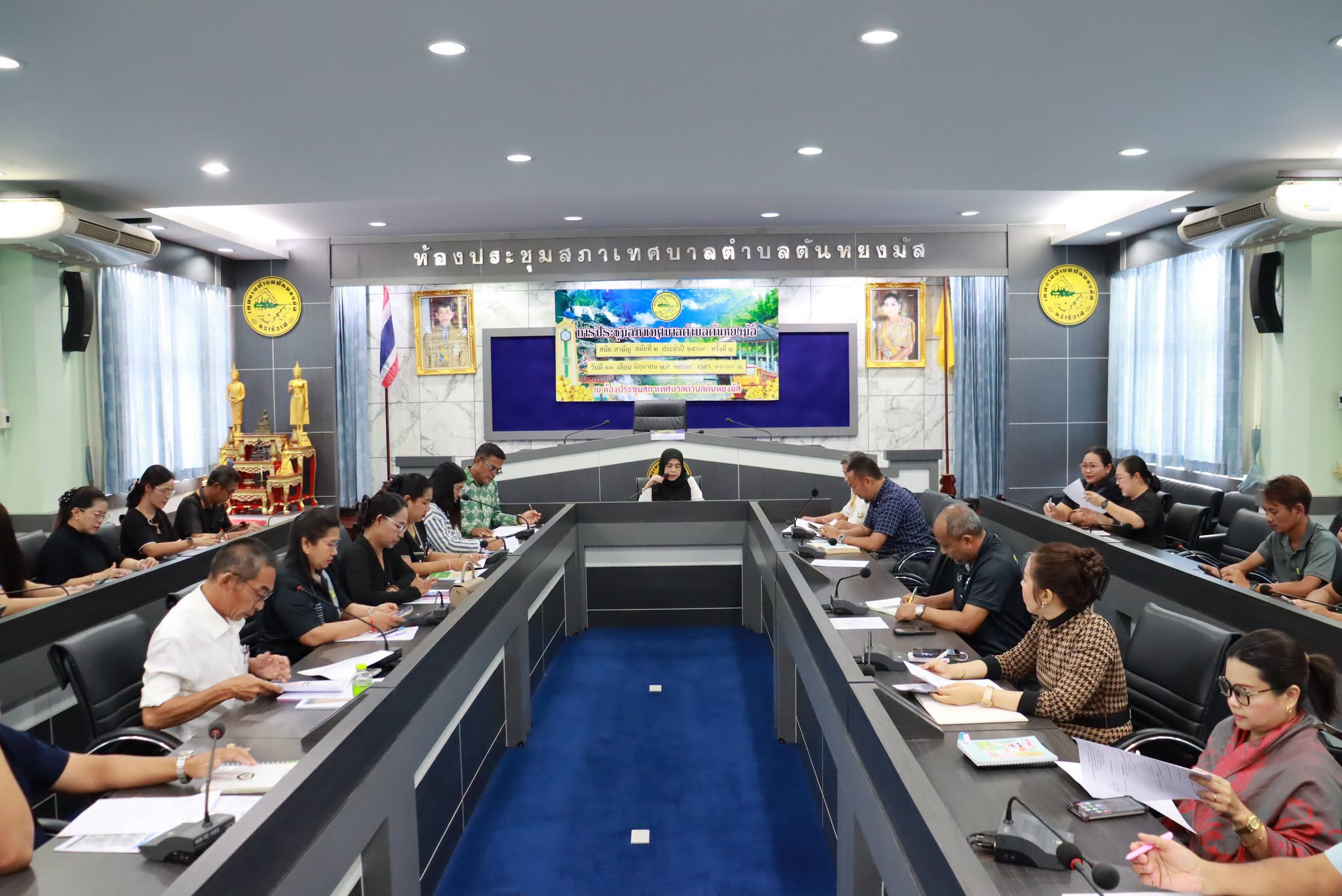 การประชุมเพื่อเตรียมความพร้อมการดำเนินโครงการจัดการแข่งขันกีฬาชุมชนสัมพันธ์ เทศบาลตำบลตันหยงมัส ประจำปี พ.ศ.2569 
วันพุธที่ 17 มิถุนายน 2569 เวลา 10.00 น. ณ ห้องประชุมสภาเทศบาลตำบลตันหยงมัส ชั้น 3 นางสาวซารีนา มานะวณิชย์ นายกเทศมนตรีตำบลตันหยงมัส พร้อมด้วยคณะผู้บริหาร หัวหน้าส่วนราชการ และพนักงานเทศบาลที่เกี่ยวข้อง เข้าร่วมการประชุมเพื่อเตรียมความพร้อมการดำเนินโครงการจัดการแข่งขันกีฬาชุมชนสัมพันธ์ เทศบาลตำบลตันหยงมัส ประจำปี พ.ศ.2569 ซึ่งจะจัดขึ้นในวันที่ 27-28 มิถุนายน 2569 ณ สนามกีฬาโรงเรียนตันหยงมัส  อำเภอระแงะ จังหวัดนราธิวาส
--------------------------------------------------------------------------
#งานประชาสัมพันธ์เทศบาลตำบลตันหยงมัส
#กองยุทธศาสตร์และงบประมาณ
#เทศบาลตำบลตันหยงมัส
📝ข่าวโดย : สาเหะศูลฮี สาเหะดอเล๊าะ
📷ภาพถ่ายโดย: สาเหะศูลฮี สาเหะดอเล๊าะ
--------------------------------------------------------------------------
📌งานประชาสัมพันธ์ กองยุทธศาสตร์และงบประมาณ ติดตามข้อมูลข่าวสารเพิ่มเติม ได้ที่
📱โทรศัพท์ : 0-7367-1364
📘Facebook: เทศบาลตำบลตันหยงมัส
📗Line OA : @131jynuc
💻Website: https://www.tanyongmat.go.th/front/event_all/0