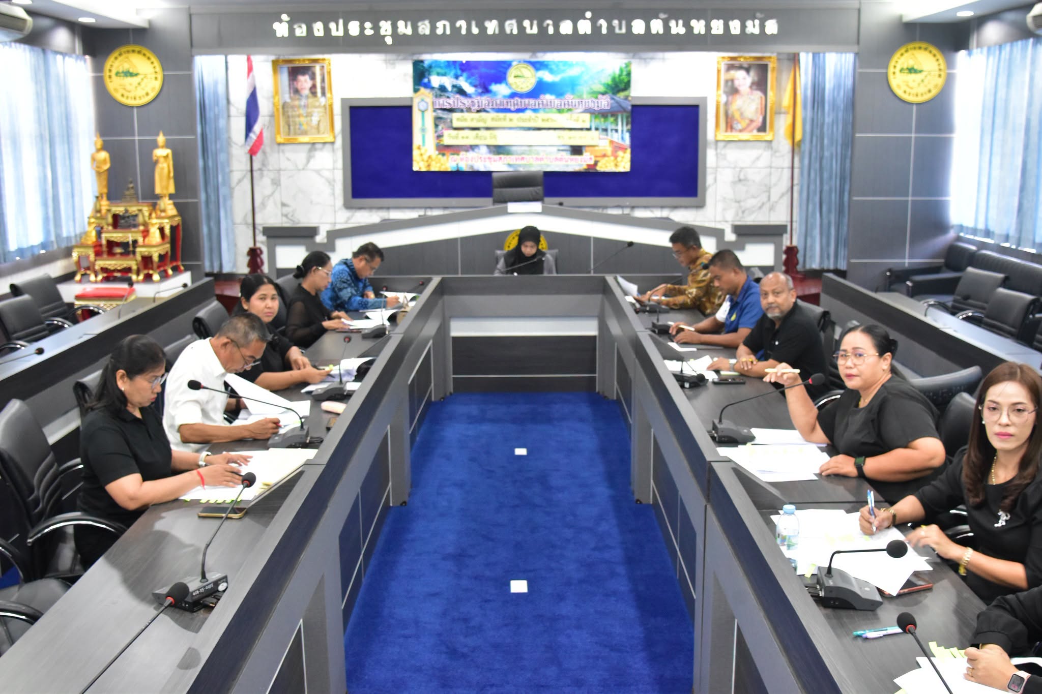 วันศุกร์ ที่ 10 กรกฎาคม 2569 เวลา 09.00 น. ณ ห้องประชุมสภาเทศบาลตำบลตันหยงมัส นางสาวซารีนา มานะวณิชย์ นายกเทศมนตรีตำบลตันหยงมัส เป็นประธานการประชุมคณะกรรมการจัดทำแผนพัฒนาอัตรากำลัง 3 ปี ประจำปีงบประมาณ พ.ศ.2570-2572 พร้อมด้วยหัวหน้าส่วนราชการเข้าร่วมประชุม  เพื่อวิเคราะห์ ทบทวน และวางแผนโครงสร้างส่วนราชการ อัตรากำลัง และภาระค่าใช้จ่ายด้านบุคคลากรให้สอดคล้องกับอำนาจหน้าที่ของพนักงานเทศบาลตำบลตันหยงมัส
--------------------------------------------------------------------------
#งานประชาสัมพันธ์เทศบาลตำบลตันหยงมัส
#เทศบาลตำบลตันหยงมัส
📝ข่าวโดย :วันเตาฟิต กาลิแซ
📸 ภาพถ่ายโดย :วันเตาฟิต กาลิแซ
--------------------------------------------------------------------------
📌งานประชาสัมพันธ์ กองยุทธศาสตร์และงบประมาณ ติดตามข้อมูลข่าวสารเพิ่มเติม ได้ที่
📱โทรศัพท์ : 0-7367-1364
📘Facebook: เทศบาลตำบลตันหยงมัส
📗Line OA : @131jynuc
💻Website: https://www.tanyongmat.go.th/front/event_all/0