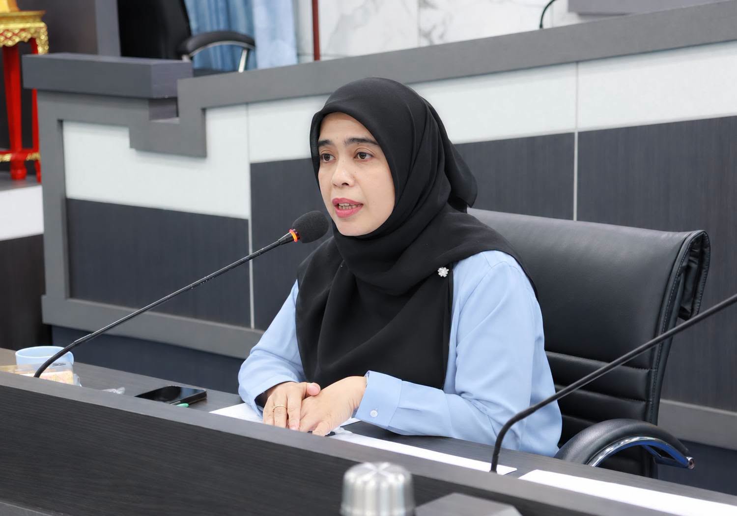 เทศบาลตำบลตันหยงมัส จัดประชุมคณะกรรมการการศึกษา ครั้งที่ 1/2569
วันที่ 25 กันยายน 2569 เวลา 09.00 น. ณ ห้องประชุมสภาเทศบาลตำบลตันหยงมัส นางสาวซารีนา มานะวณิชย์ นายกเทศมนตรีตำบลตันหยงมัส เป็นประธานในการประชุมคณะกรรมการการศึกษาเทศบาลตำบลตันหยงมัส ครั้งที่ 1/2569 พร้อมด้วยนายสุเมธ เพ็ชรรัตน์ ปลัดเทศบาล หัวหน้าส่วนราชการ ผู้อำนวยการโรงเรียนบ้านเขาพระ และผู้ทรงคุณวุฒิ เข้าร่วมประชุมดังกล่าว เพื่อชี้แจงวัตถุประสงค์และกรอบแนวทางการจัดทำแผนพัฒนาการศึกษา (พ.ศ. 2571–2575) พร้อมทั้งพิจารณาคัดเลือกประธานและรองประธานคณะกรรมการการศึกษา และพิจารณาร่างแผนพัฒนาการศึกษา (พ.ศ. 2571–2575) ของกองการศึกษา เทศบาลตำบลตันหยงมัส
#งานประชาสัมพันธ์เทศบาลตำบลตันหยงมัส